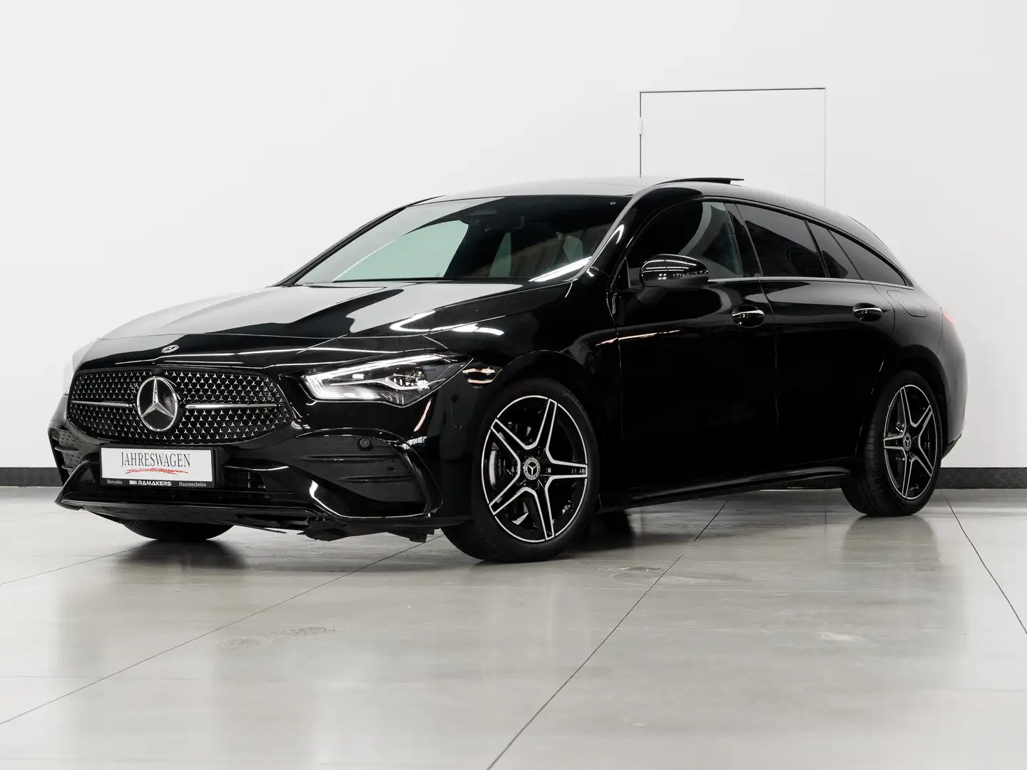 Mercedes-Benz CLA 180 SB AMG Premium Night PANORAMA Dodehoek Camera Schwarz - 1