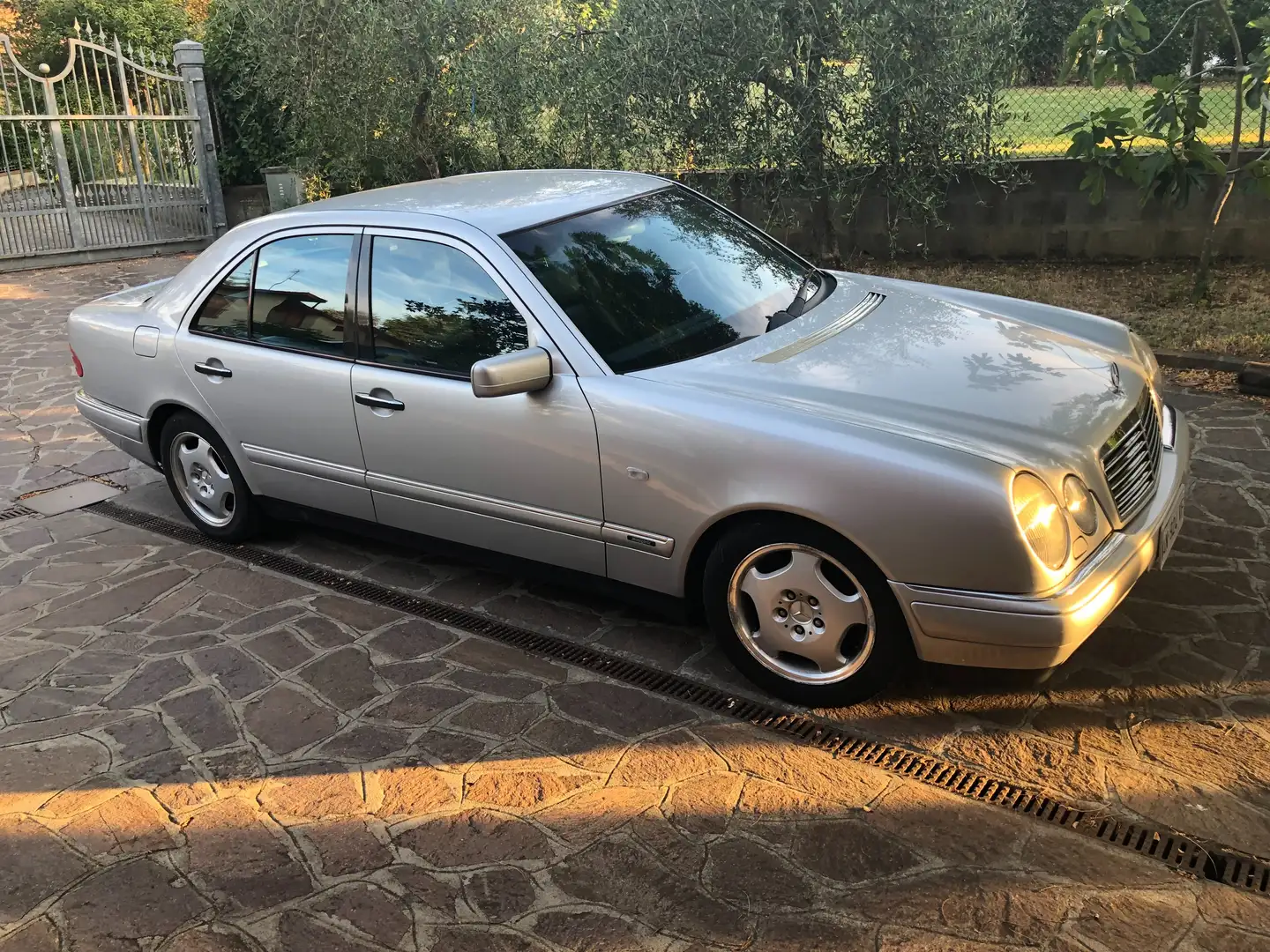 Mercedes-Benz E 200 Classe E - W210 Berlina Avantgarde Argent - 1