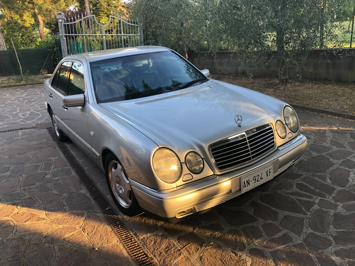 Mercedes-Benz E 200 Classe E - W210 Berlina Avantgarde Argent - 2