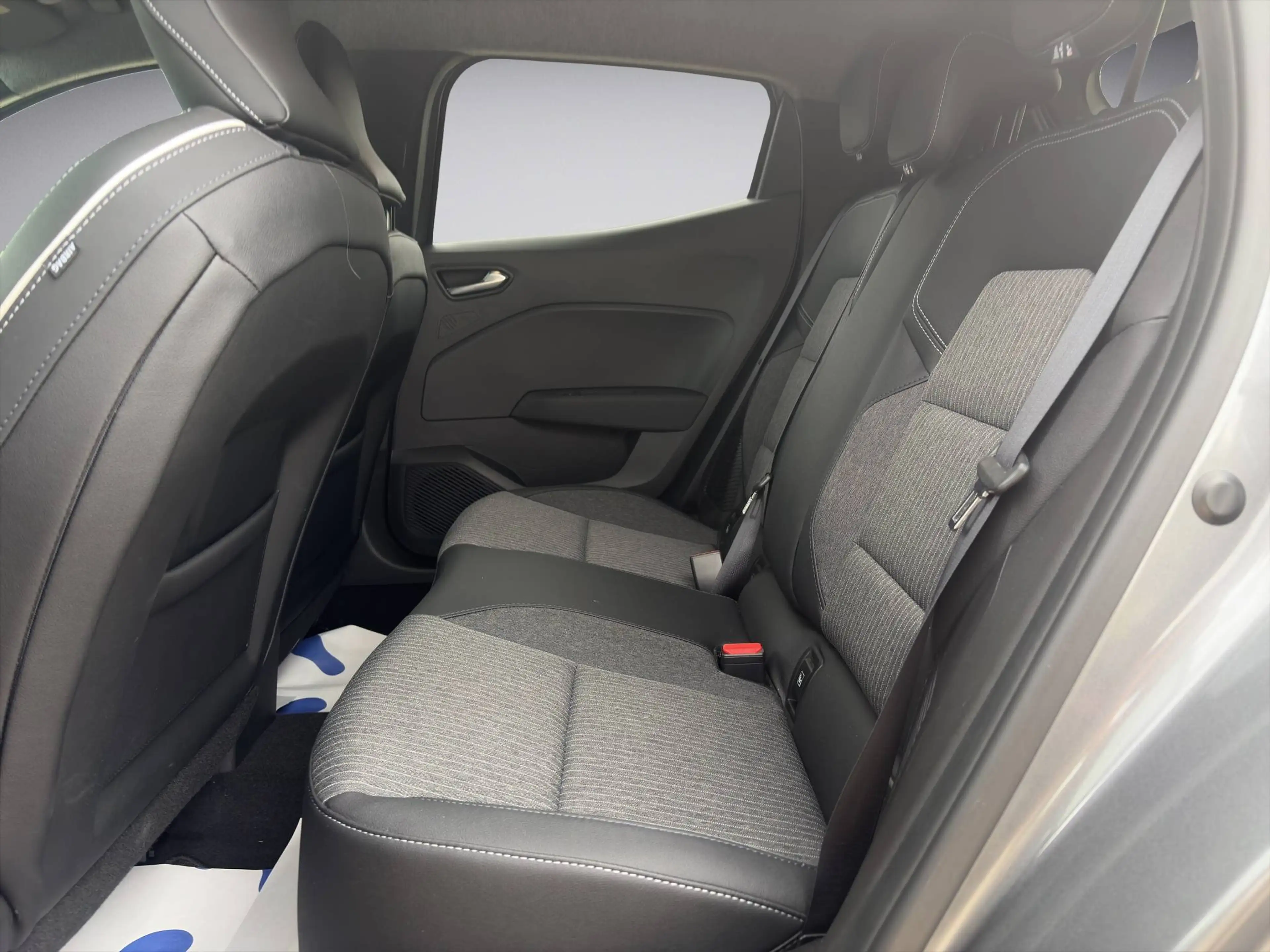 Mitsubishi Colt Select Hybrid — photo 11