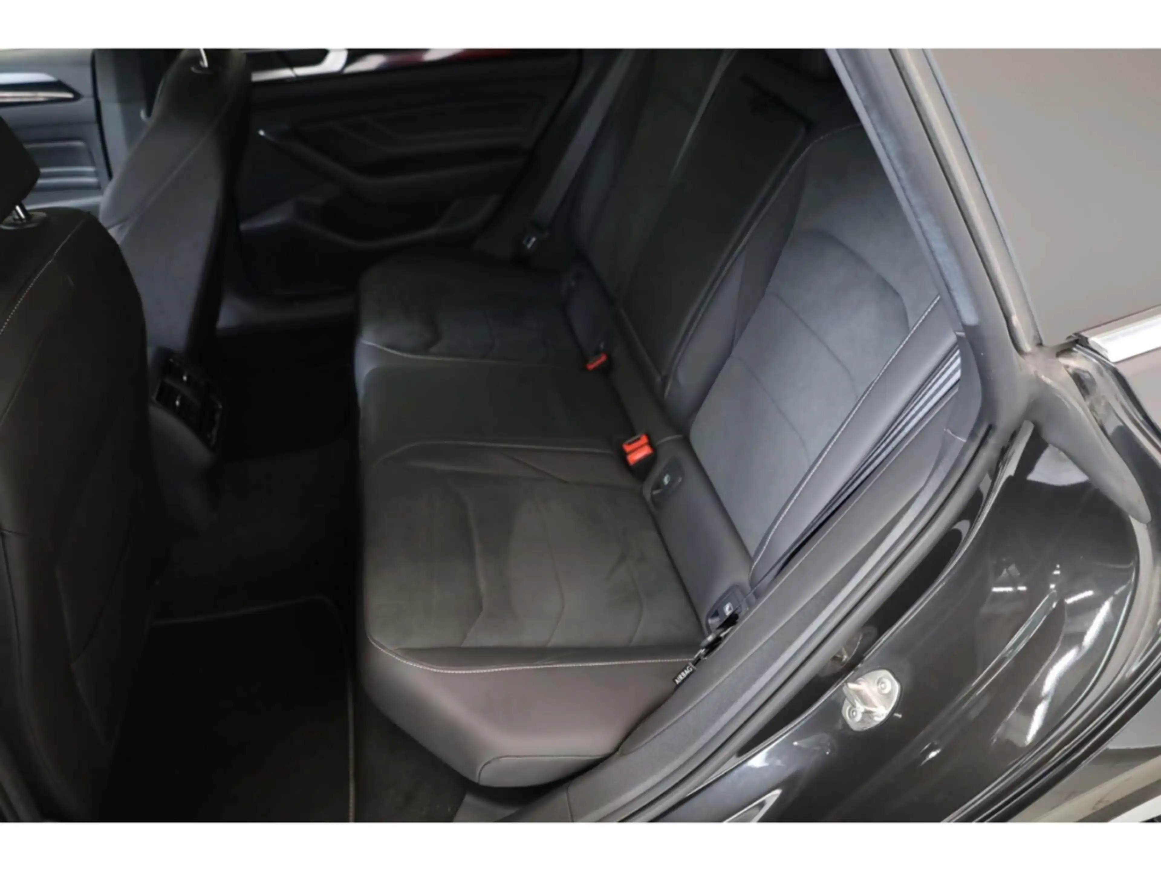 Volkswagen Arteon Shooting Brake 2.0 TDI 4Motion R-Line DSG — photo 15