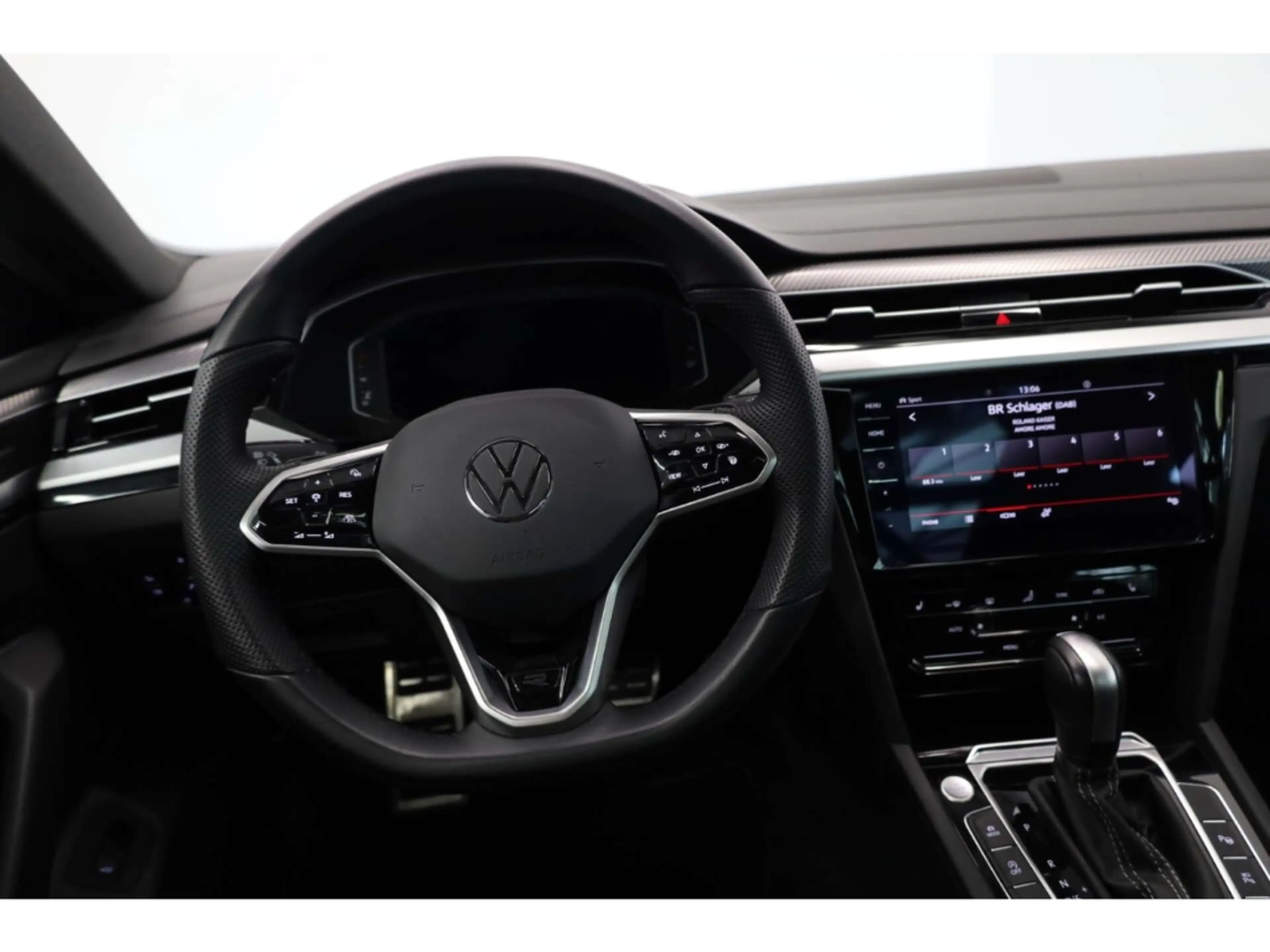 Volkswagen Arteon Shooting Brake 2.0 TDI 4Motion R-Line DSG — photo 8