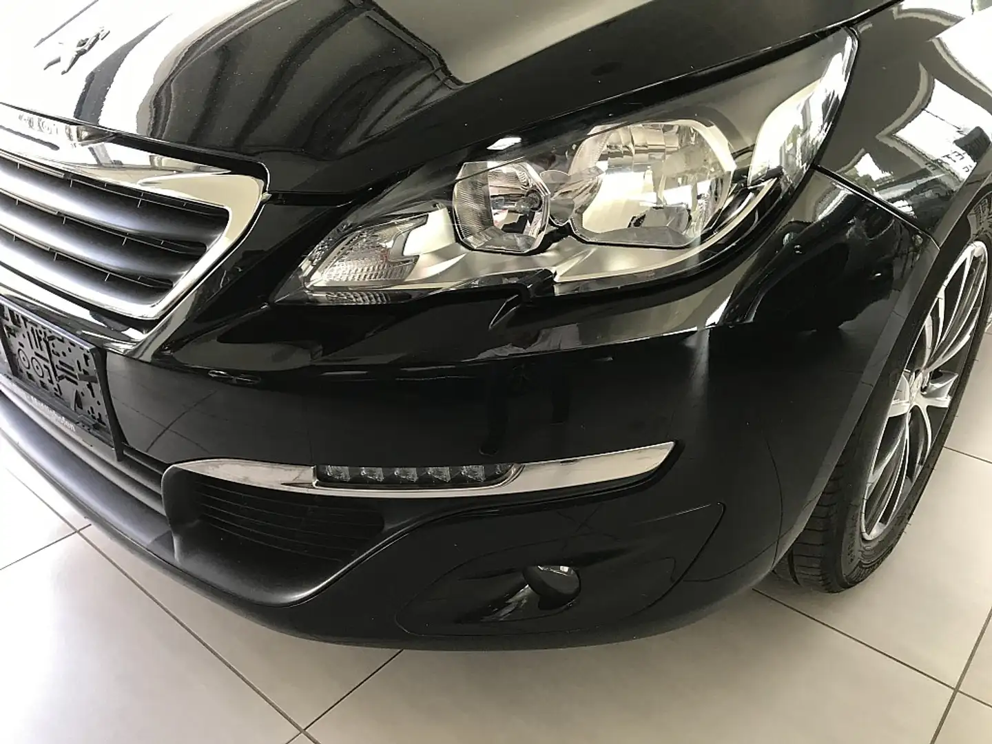 Peugeot 308 1,2 PureTech 110 Style S&S Nero - 2