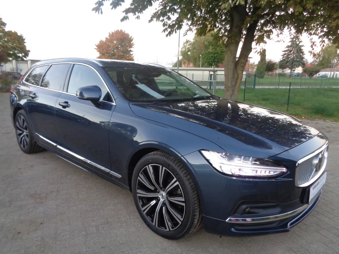 Volvo V90 Plus B4 Plus Bright Blau - 2