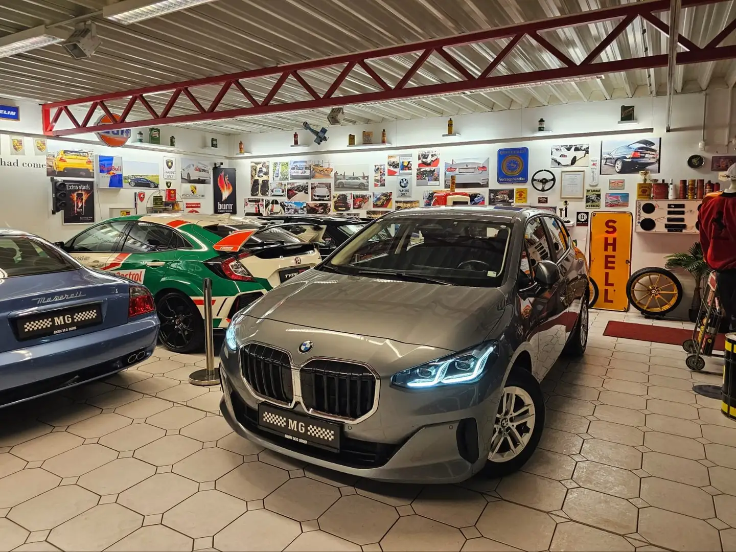 BMW 218 218 d  Tourer Grau - 1
