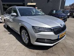 Skoda Superb Combi Trekhaak, Getinte ramen, Adaptieve Cruise Control, Navigatiesysteem, Digitale radio-ontvangst, Geheel digitaal combi-instrument, Lichtsensor