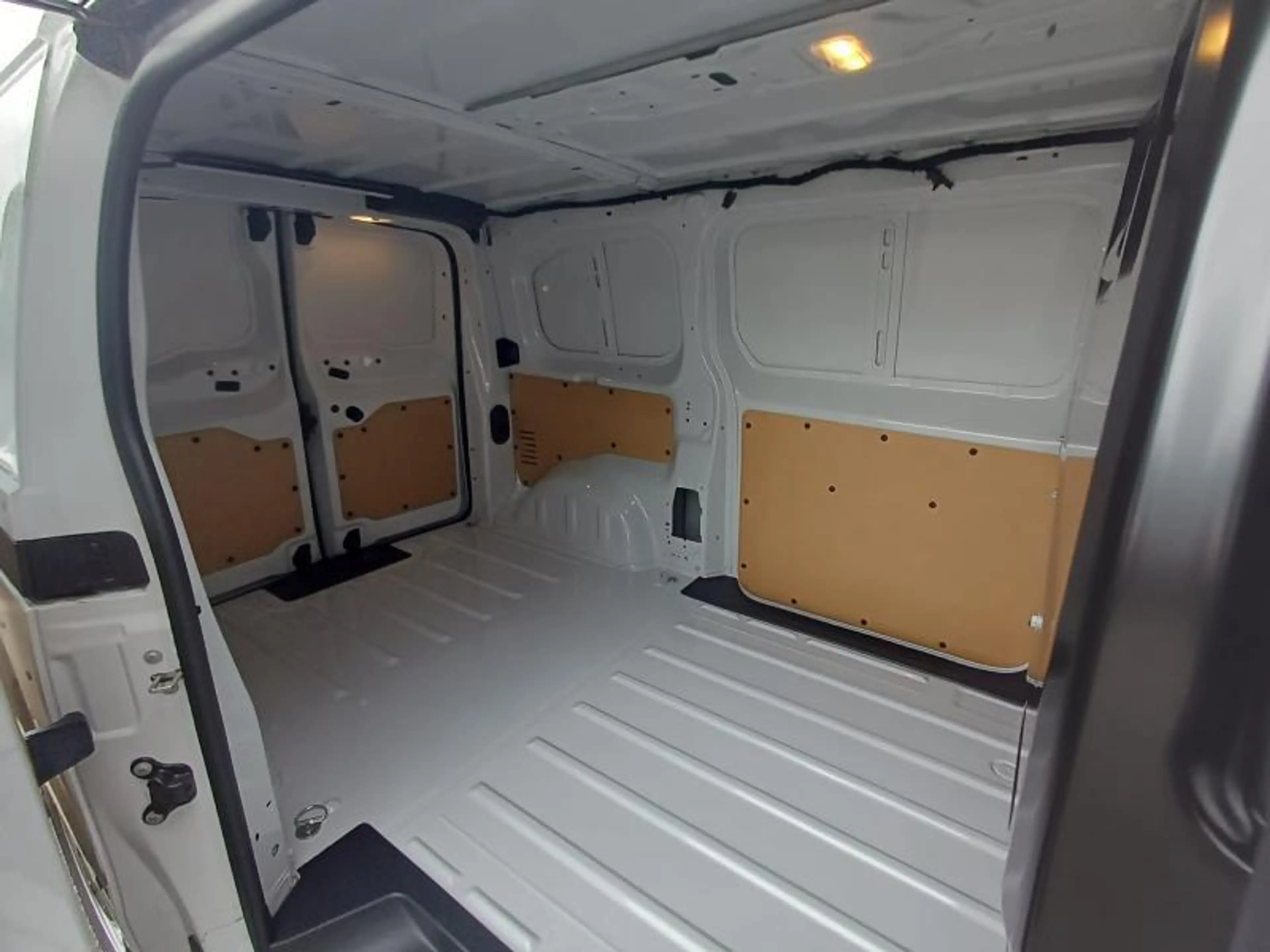 Peugeot Expert Standard 2.0 BlueHDi 145 MAN.6 — photo 10