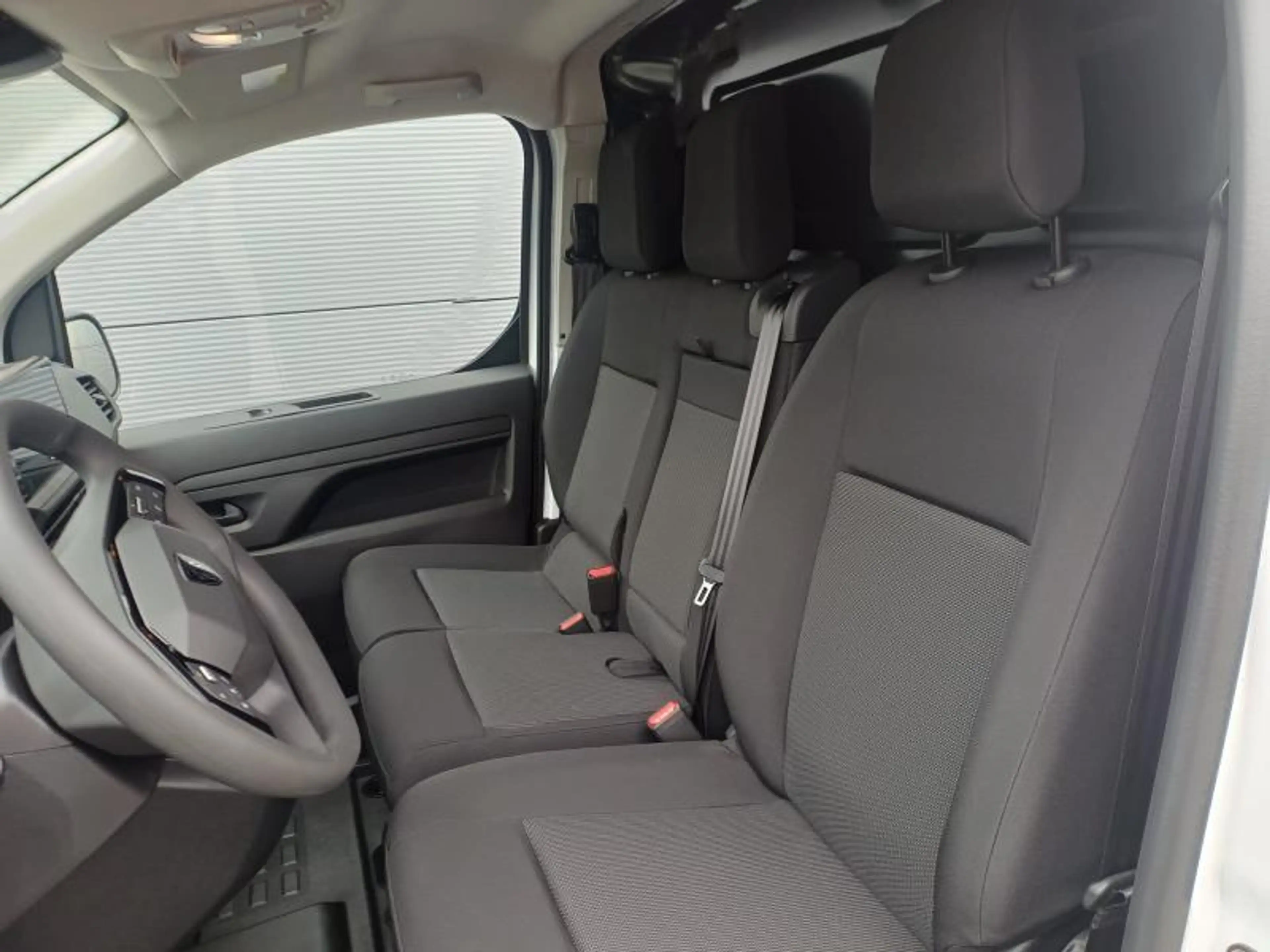 Peugeot Expert Standard 2.0 BlueHDi 145 MAN.6 — photo 6