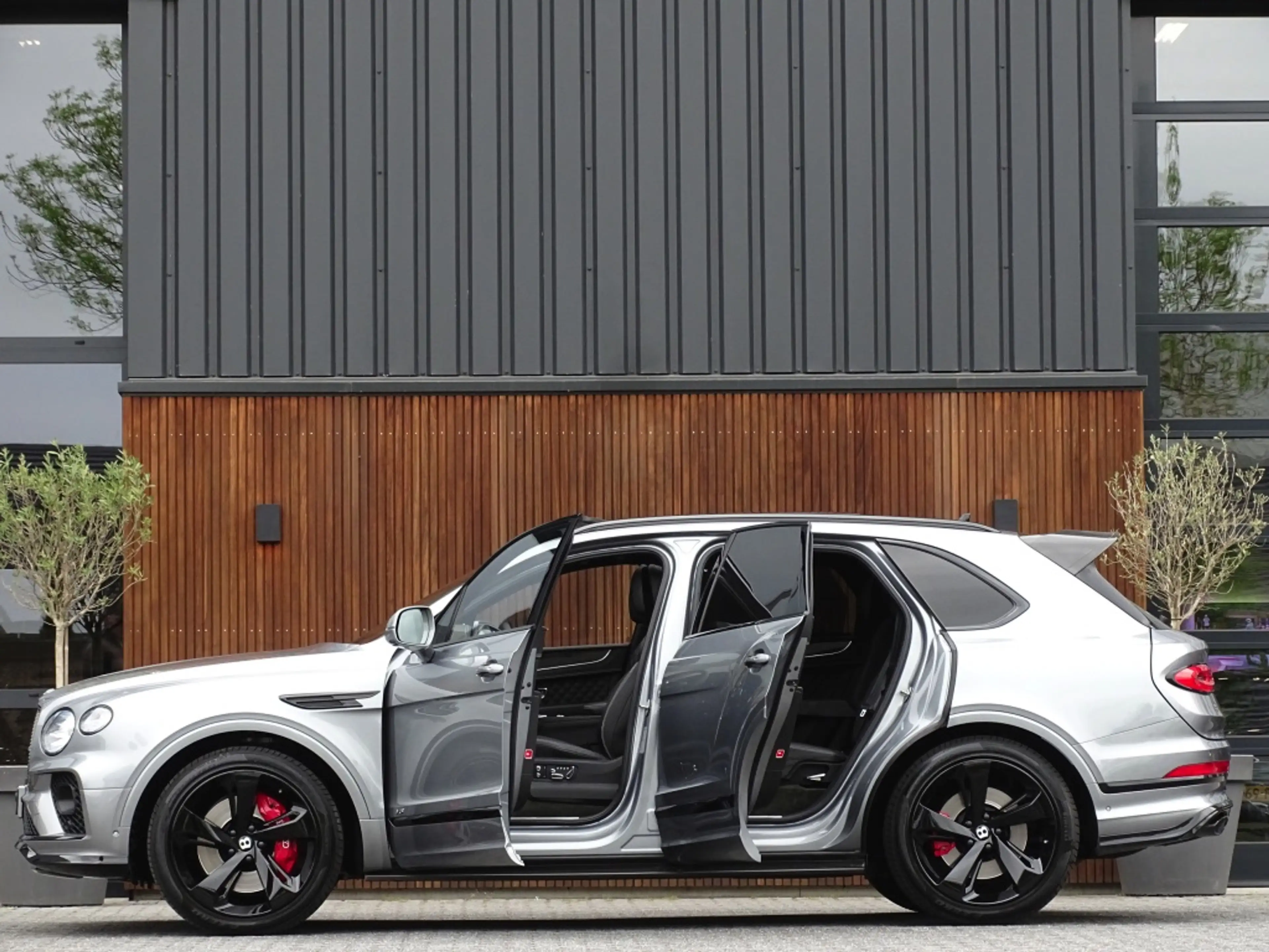 Bentley Bentayga 4.0 V8 550PK TwinTurbo / NAIM / diamanten / carbon — photo 6