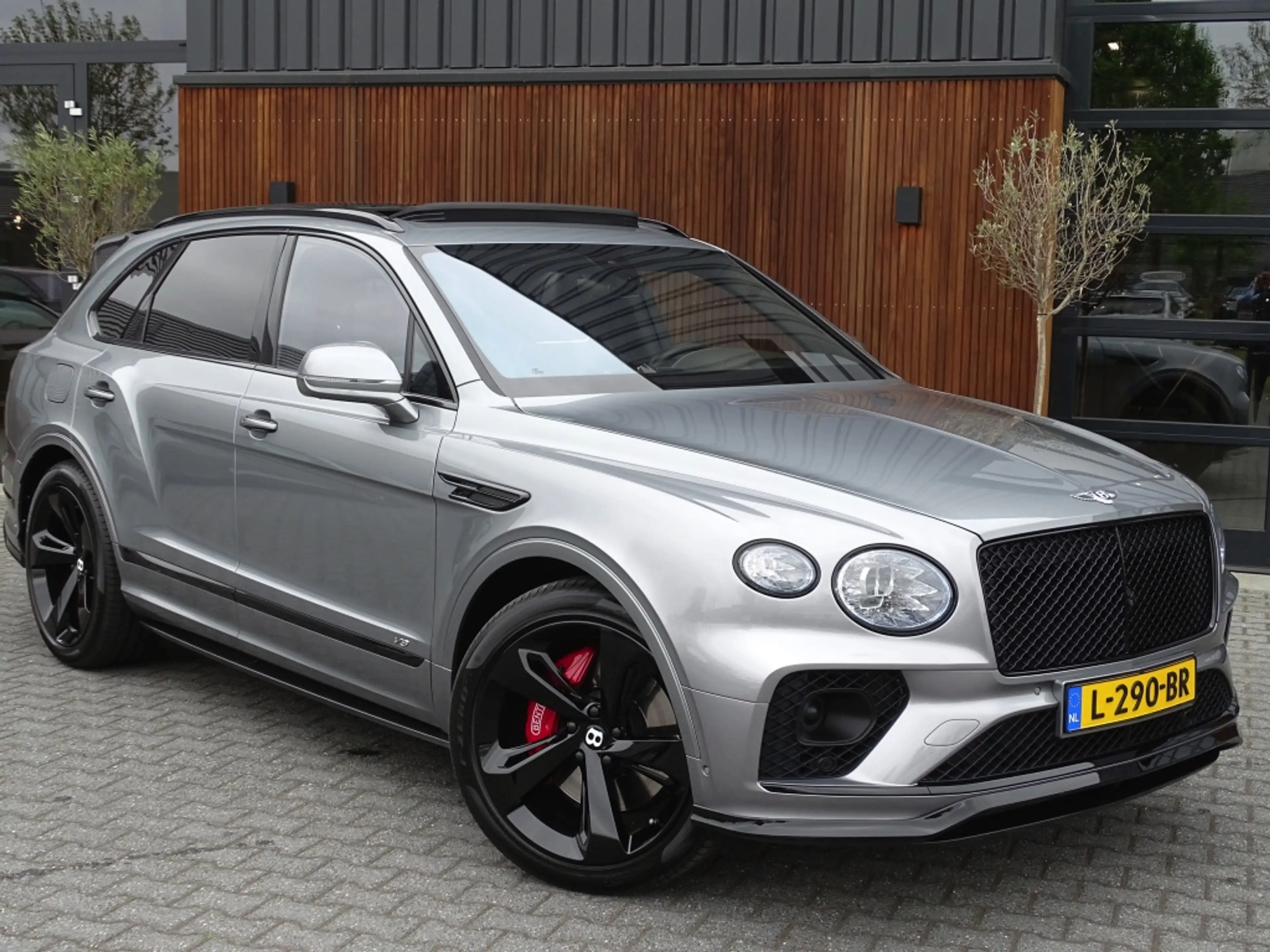 Bentley Bentayga 4.0 V8 550PK TwinTurbo / NAIM / diamanten / carbon — photo 2