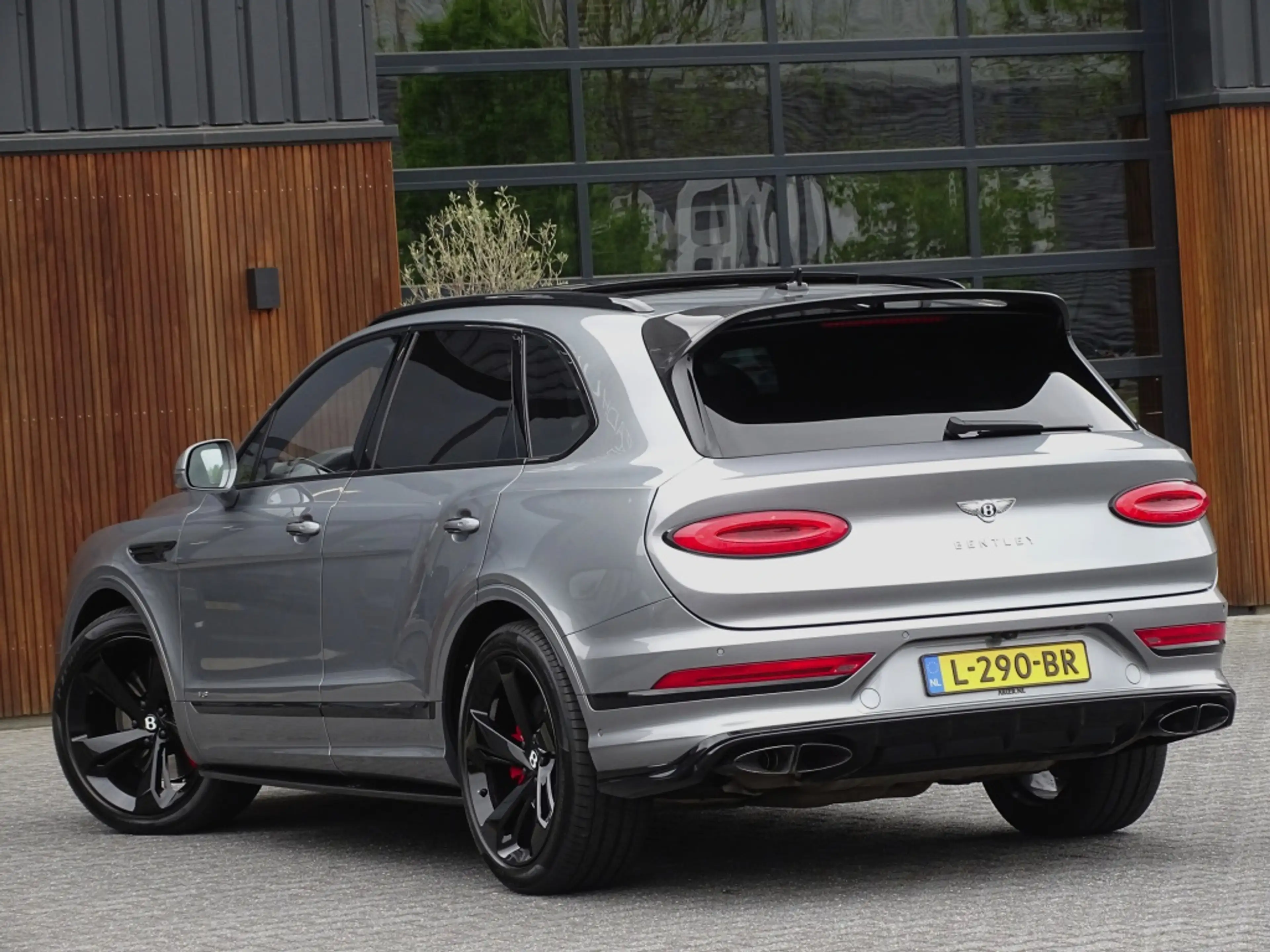 Bentley Bentayga 4.0 V8 550PK TwinTurbo / NAIM / diamanten / carbon — photo 9