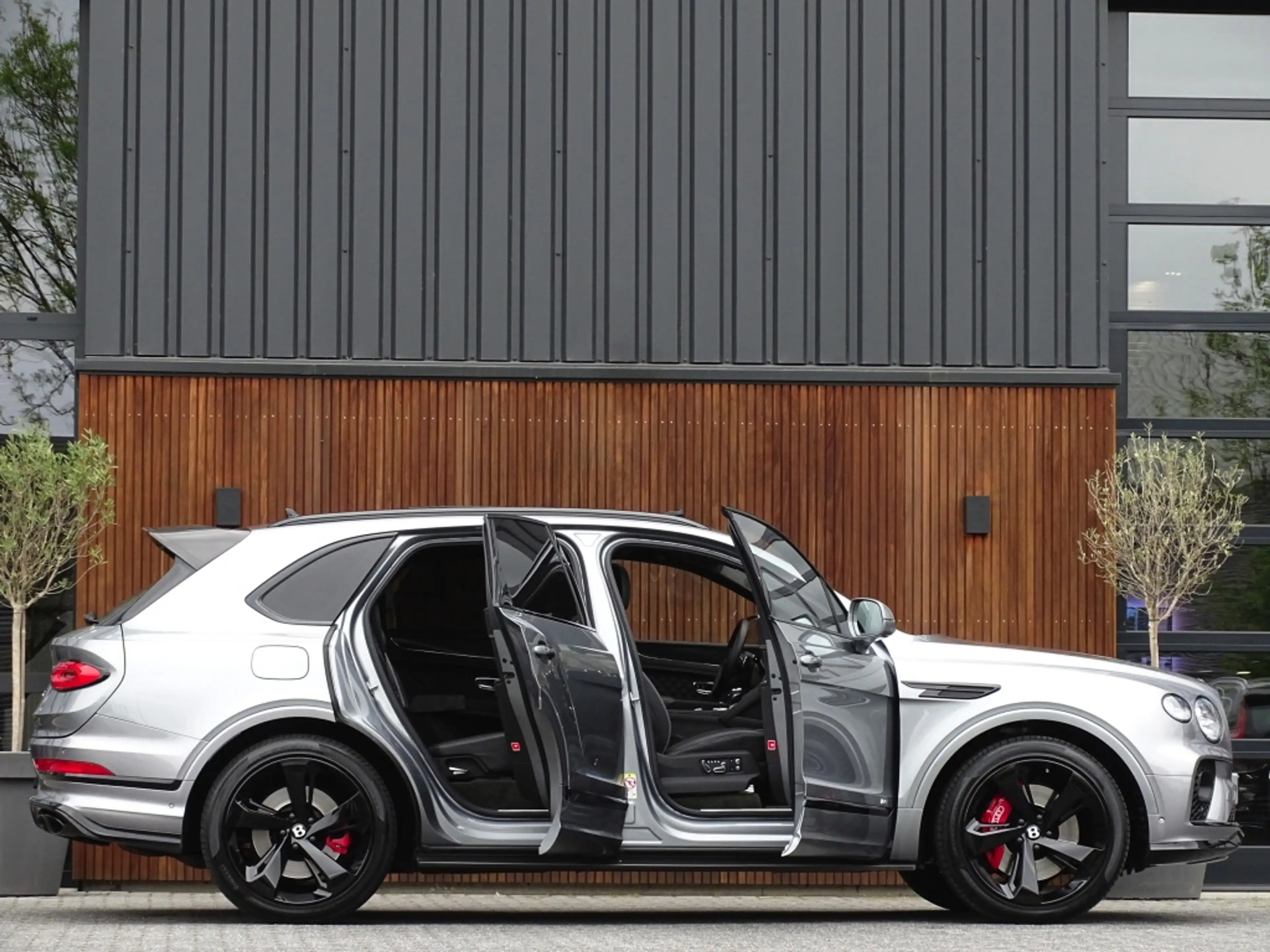 Bentley Bentayga 4.0 V8 550PK TwinTurbo / NAIM / diamanten / carbon — photo 4