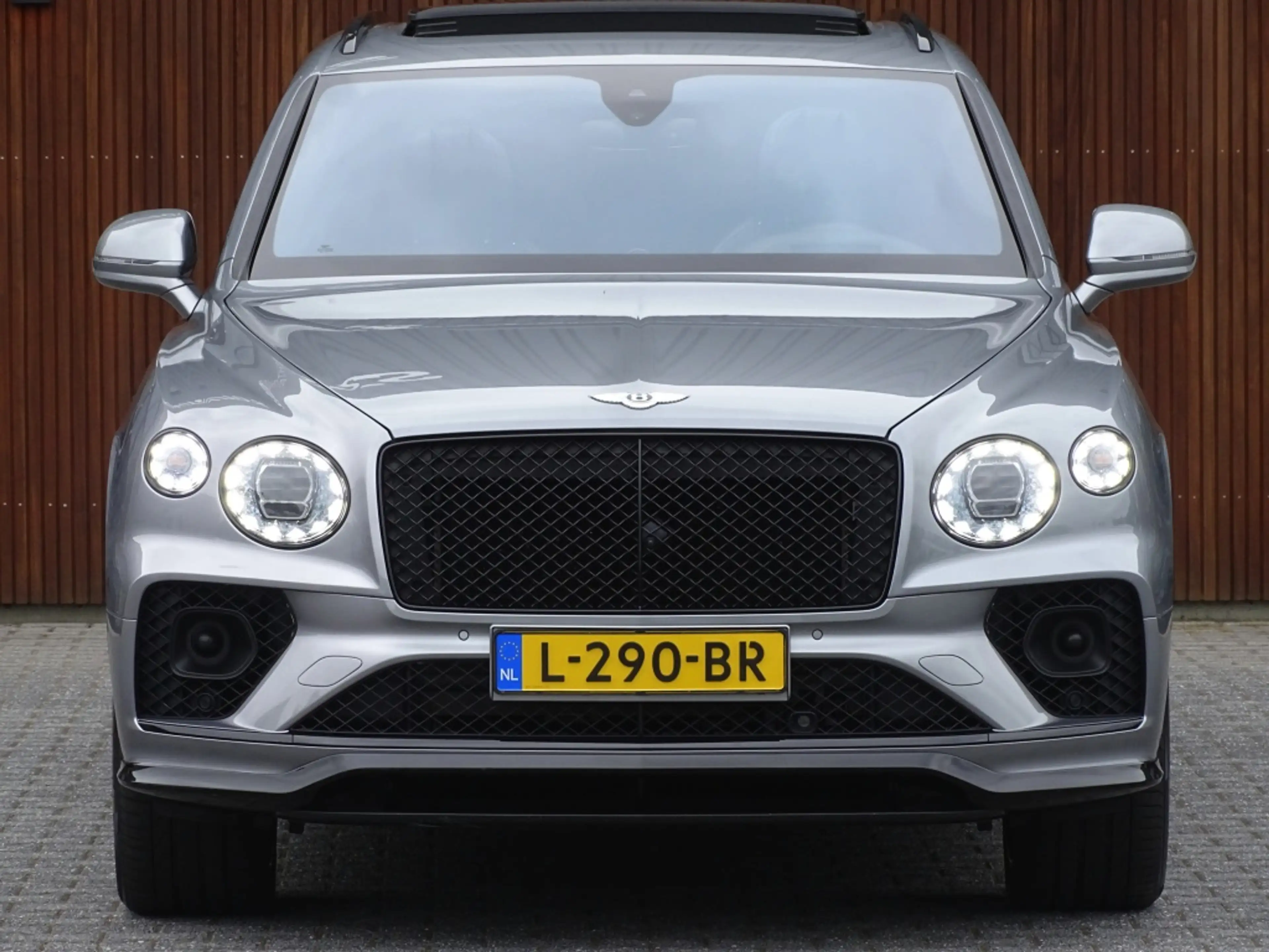 Bentley Bentayga 4.0 V8 550PK TwinTurbo / NAIM / diamanten / carbon — photo 12