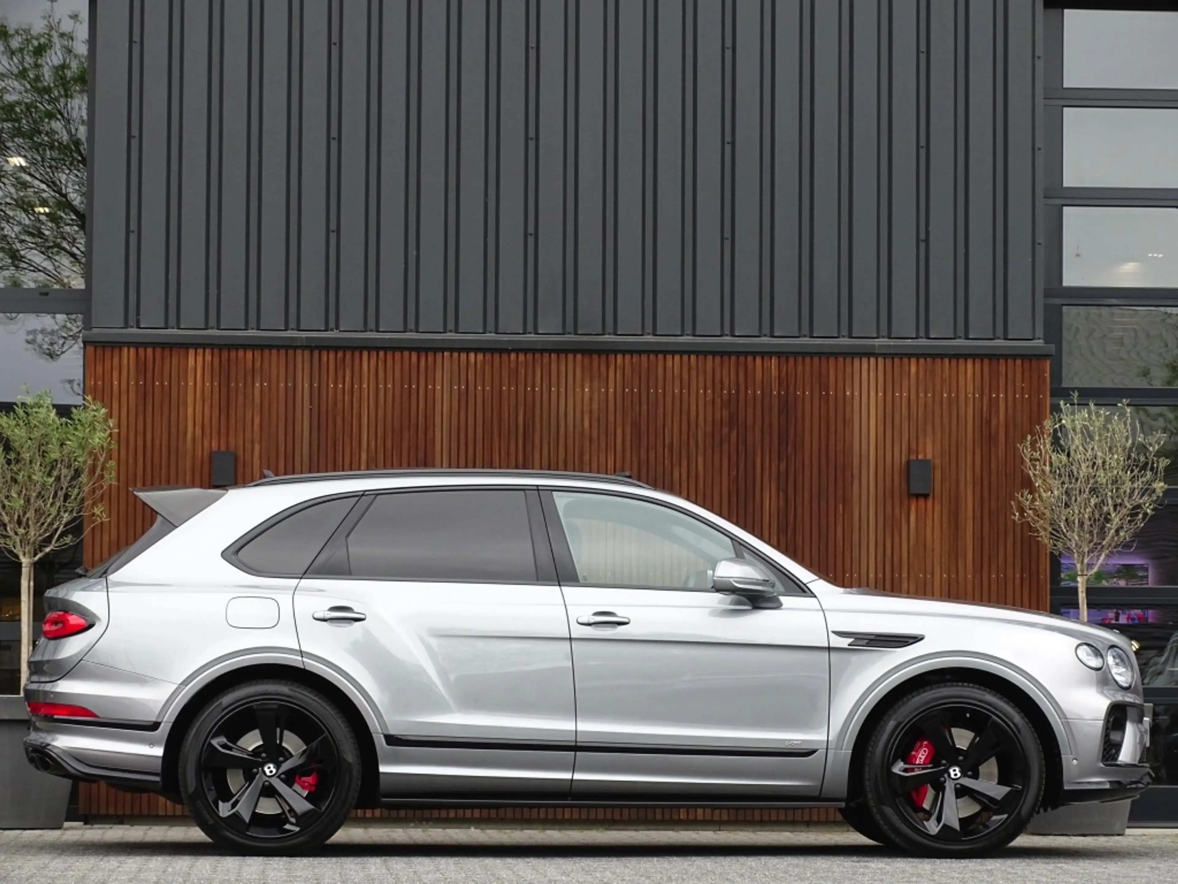 Bentley Bentayga 4.0 V8 550PK TwinTurbo / NAIM / diamanten / carbon — photo 3