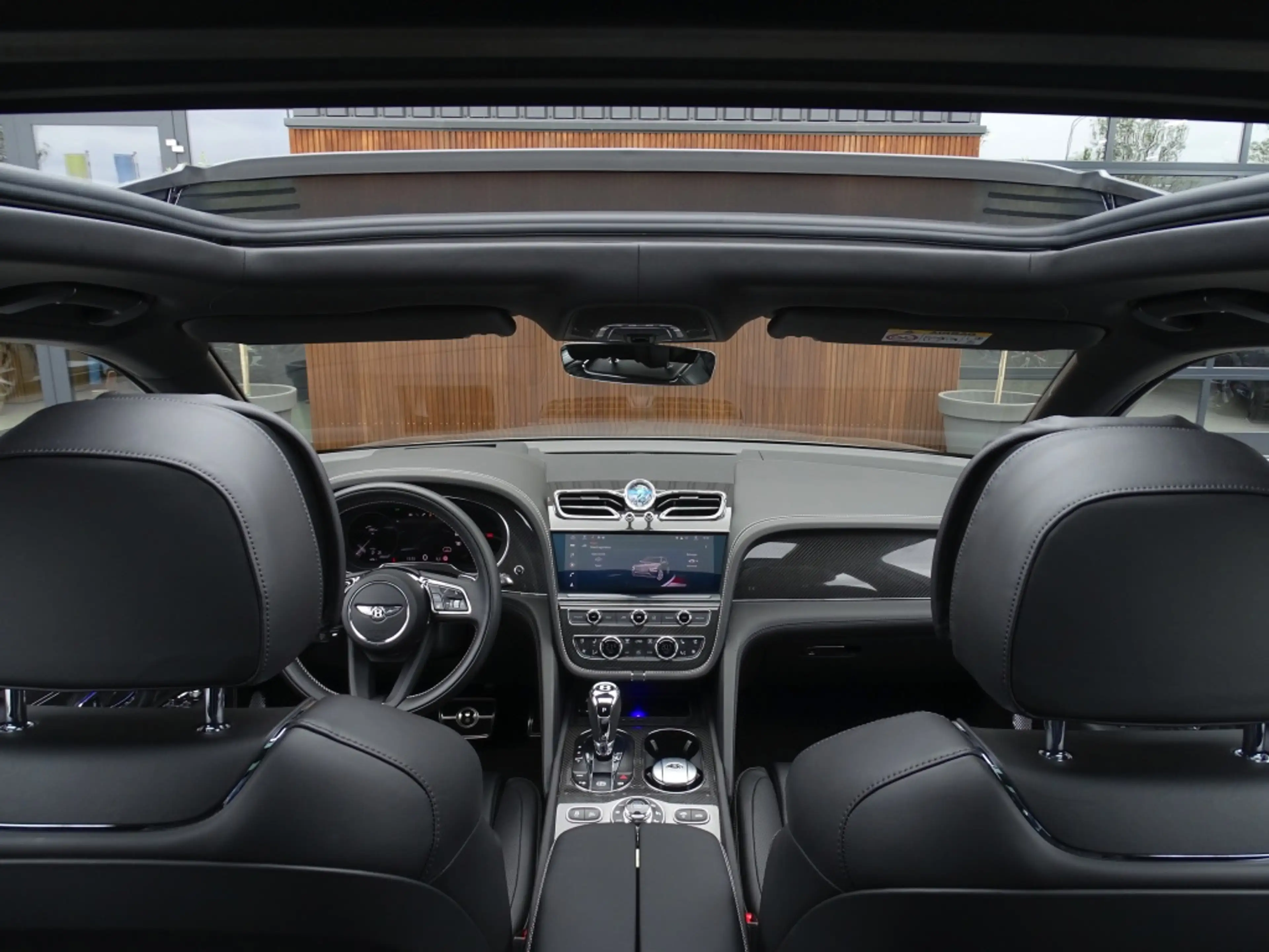 Bentley Bentayga 4.0 V8 550PK TwinTurbo / NAIM / diamanten / carbon — photo 15