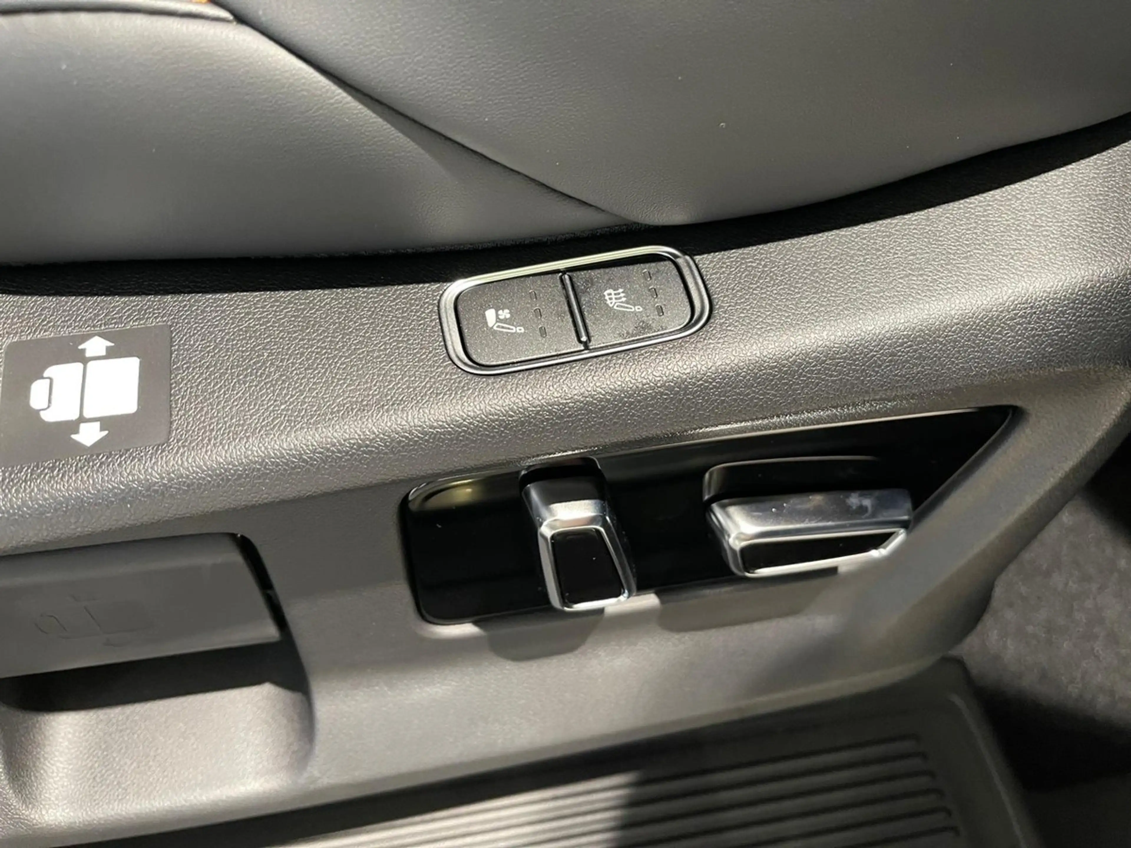 DFM Forthing 4 U-Tour Noble 1.5 GDI 7DCT — photo 10