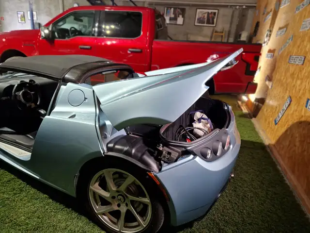 Tesla Roadster Roadster Sport 2,5 56kWh Sport Remus-Soundmodul Ansicht 14