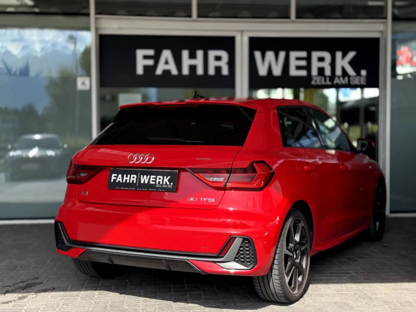 Audi A1 SB 30 TFSI S-line S-tronic Rot - 2