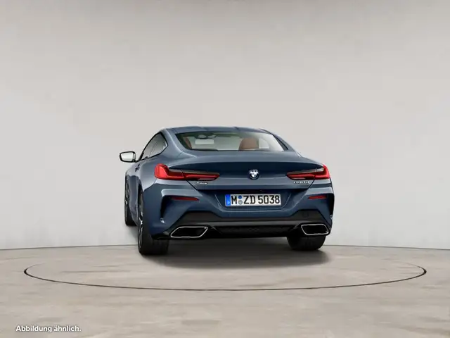 BMW 8 Series view 10