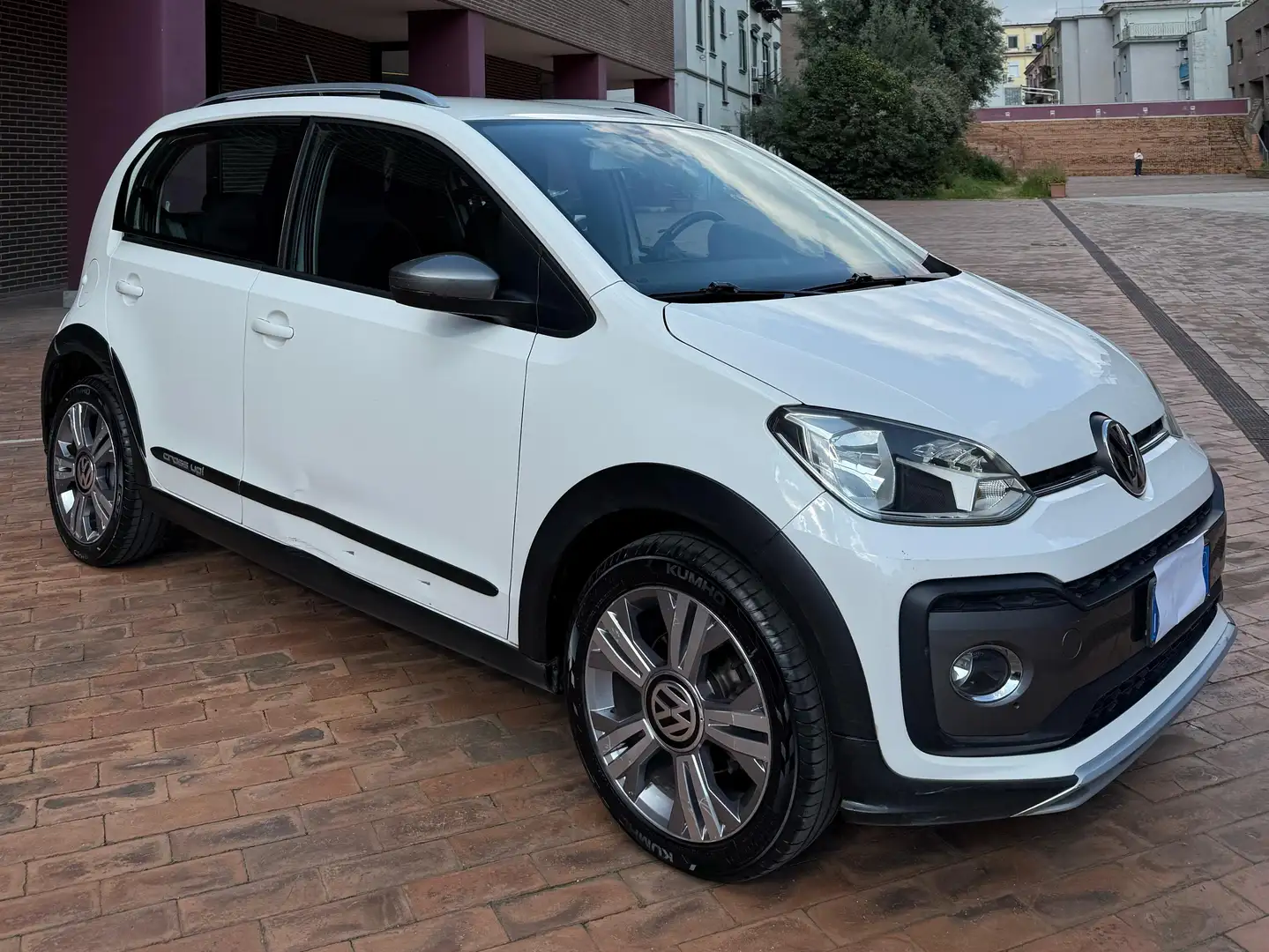 Volkswagen up! up! 5p 1.0 Cross 75cv Weiß - 1