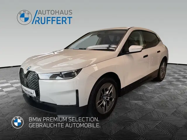 BMW iX xDrive50 DAB Aktivlenkung Parkassistent AHK