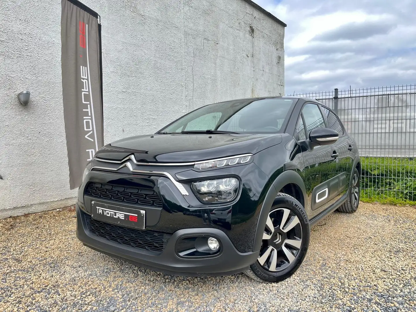 Citroen C3 1.2 PureTech Shine BOITE-AUTO/LED/NAV/CARPLAY/CAME Schwarz - 2