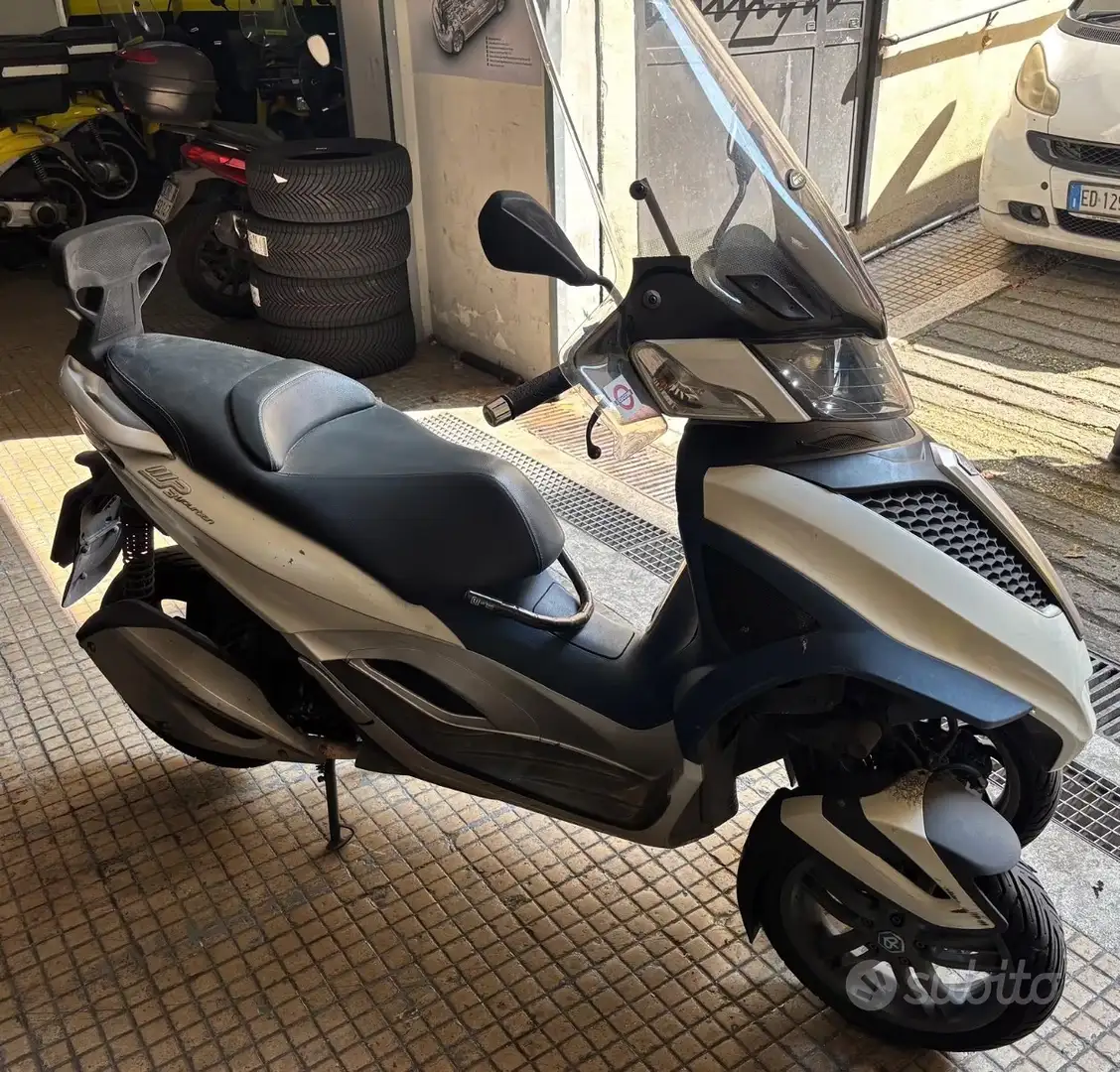 Piaggio MP3 300 YOURBAN White - 1