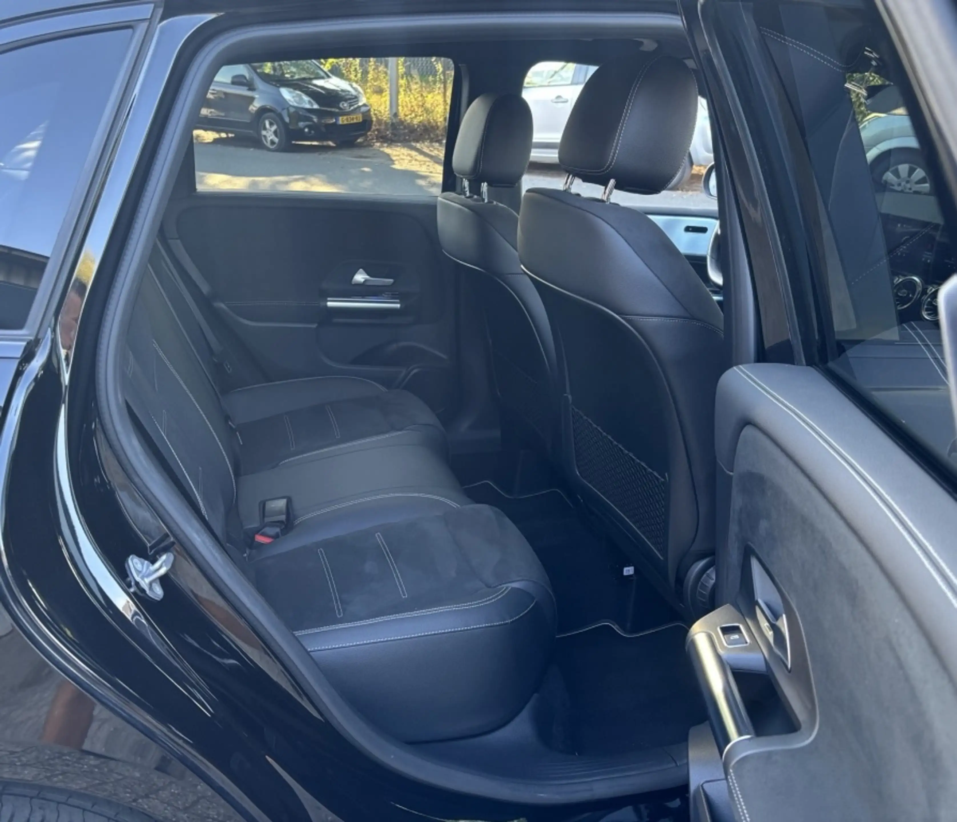 Mercedes-Benz B 250 250e AMG Line CAMERA / LED / DEALER O.H. — photo 13