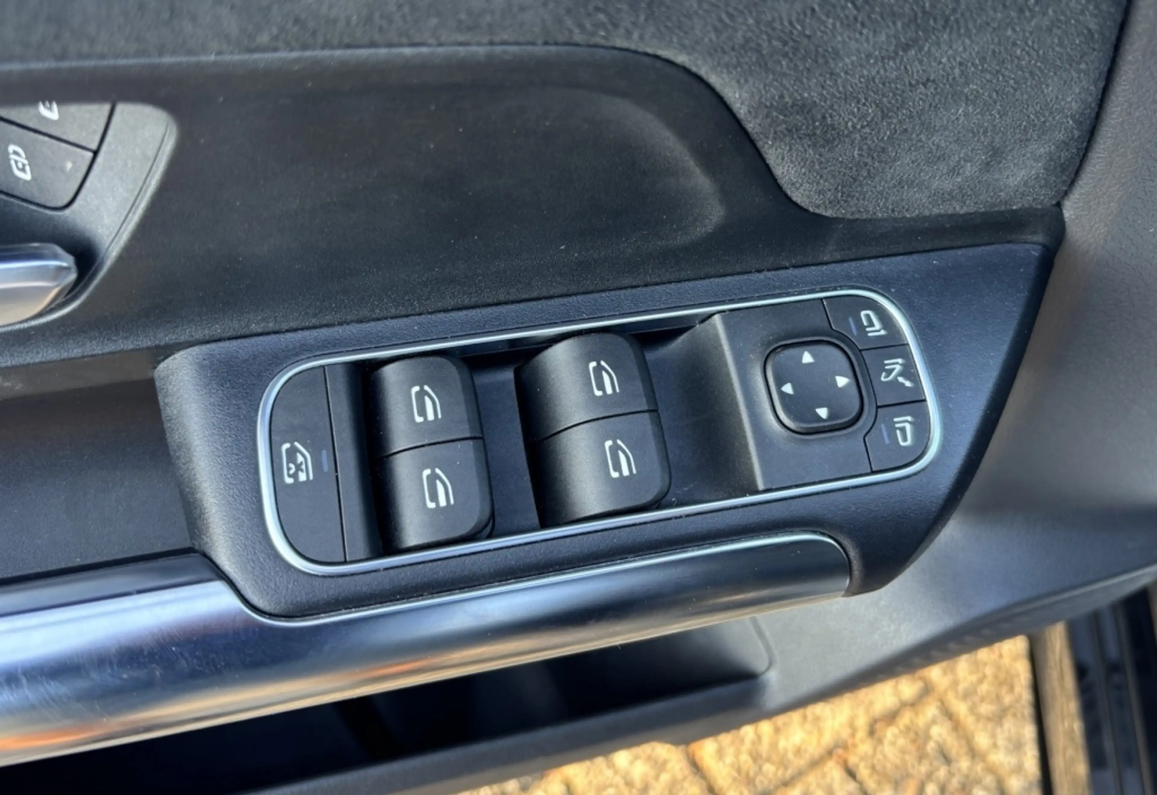 Mercedes-Benz B 250 250e AMG Line CAMERA / LED / DEALER O.H. — photo 25