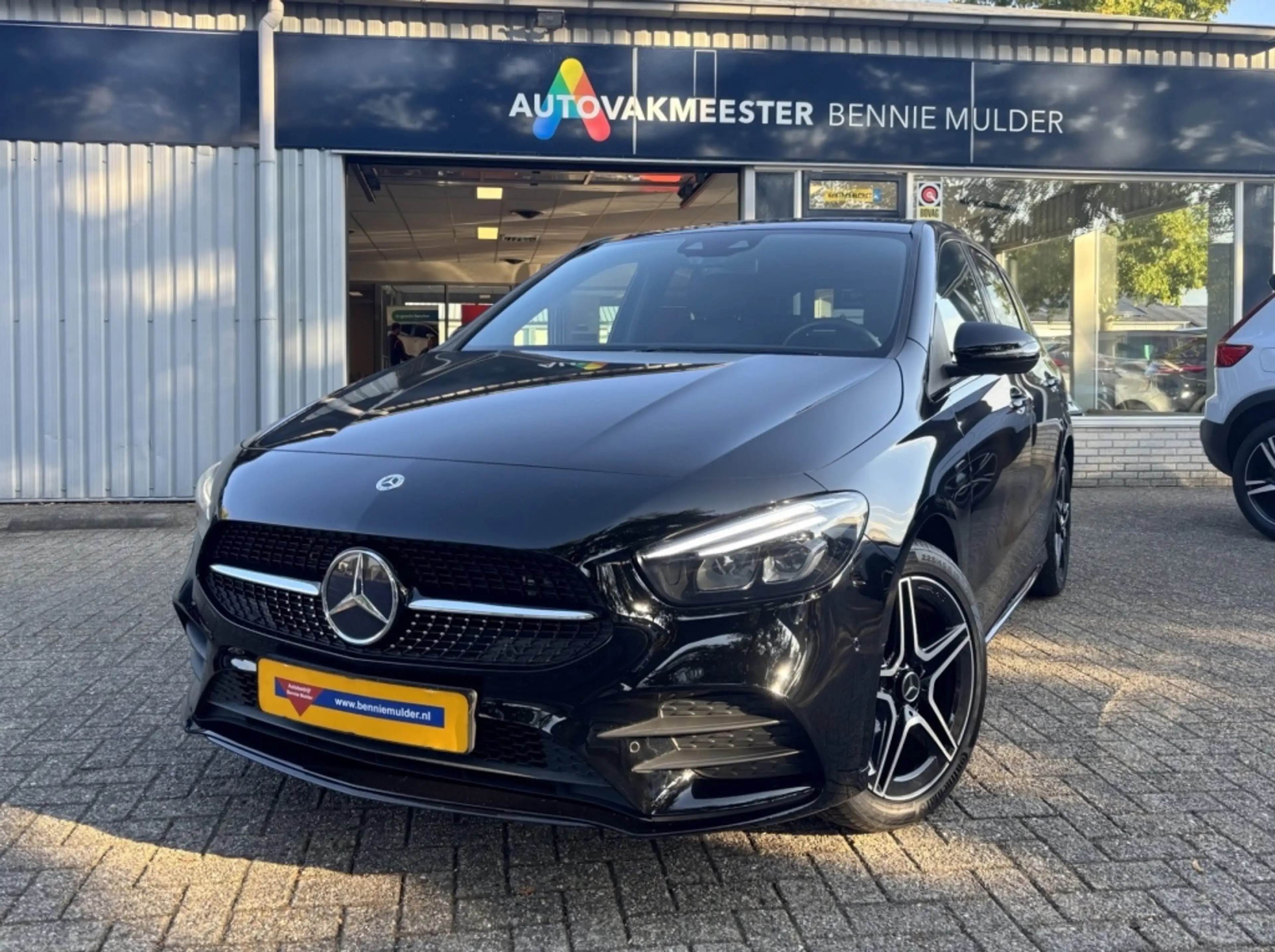 Mercedes-Benz B 250 250e AMG Line CAMERA / LED / DEALER O.H.