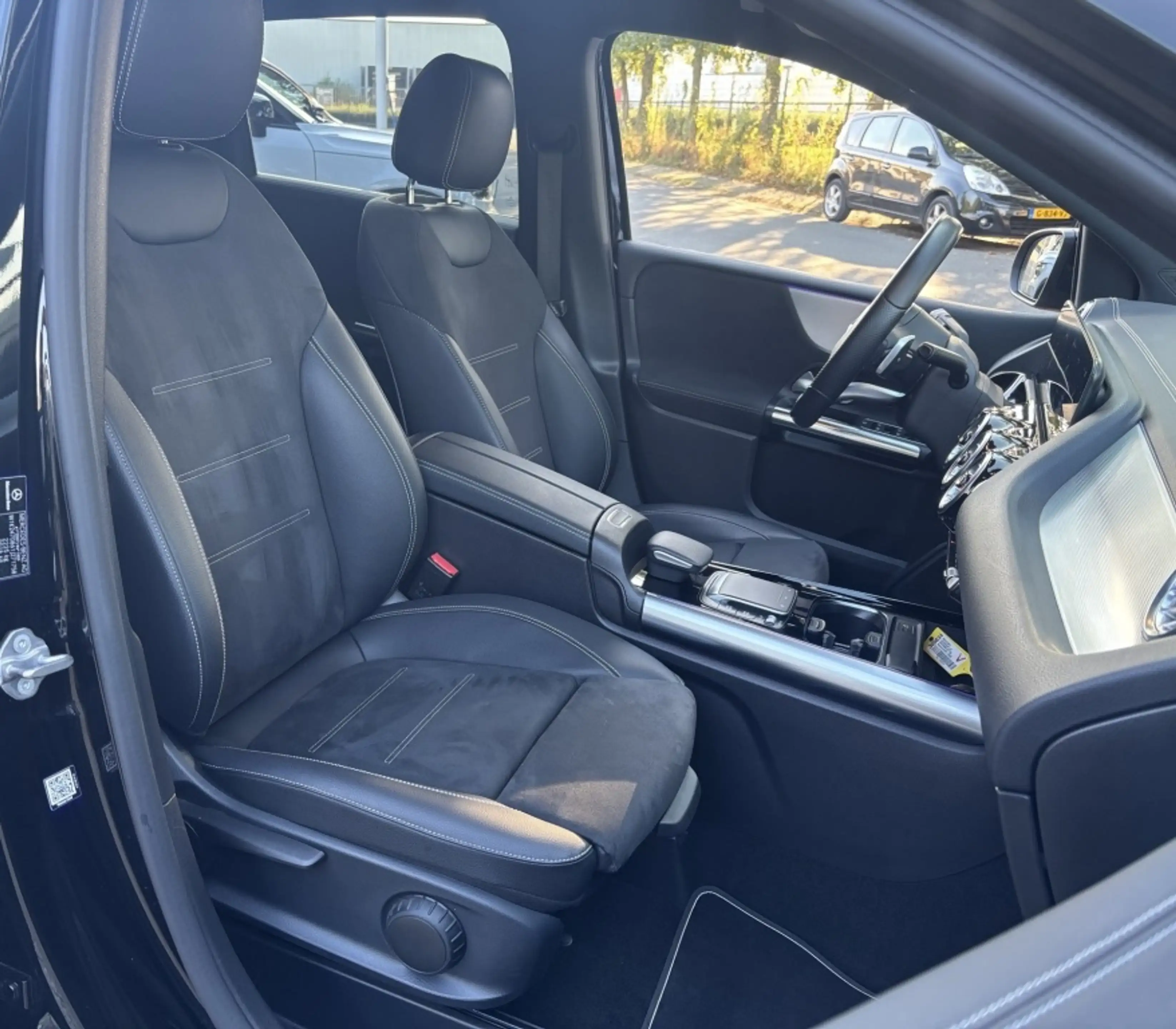 Mercedes-Benz B 250 250e AMG Line CAMERA / LED / DEALER O.H. — photo 12