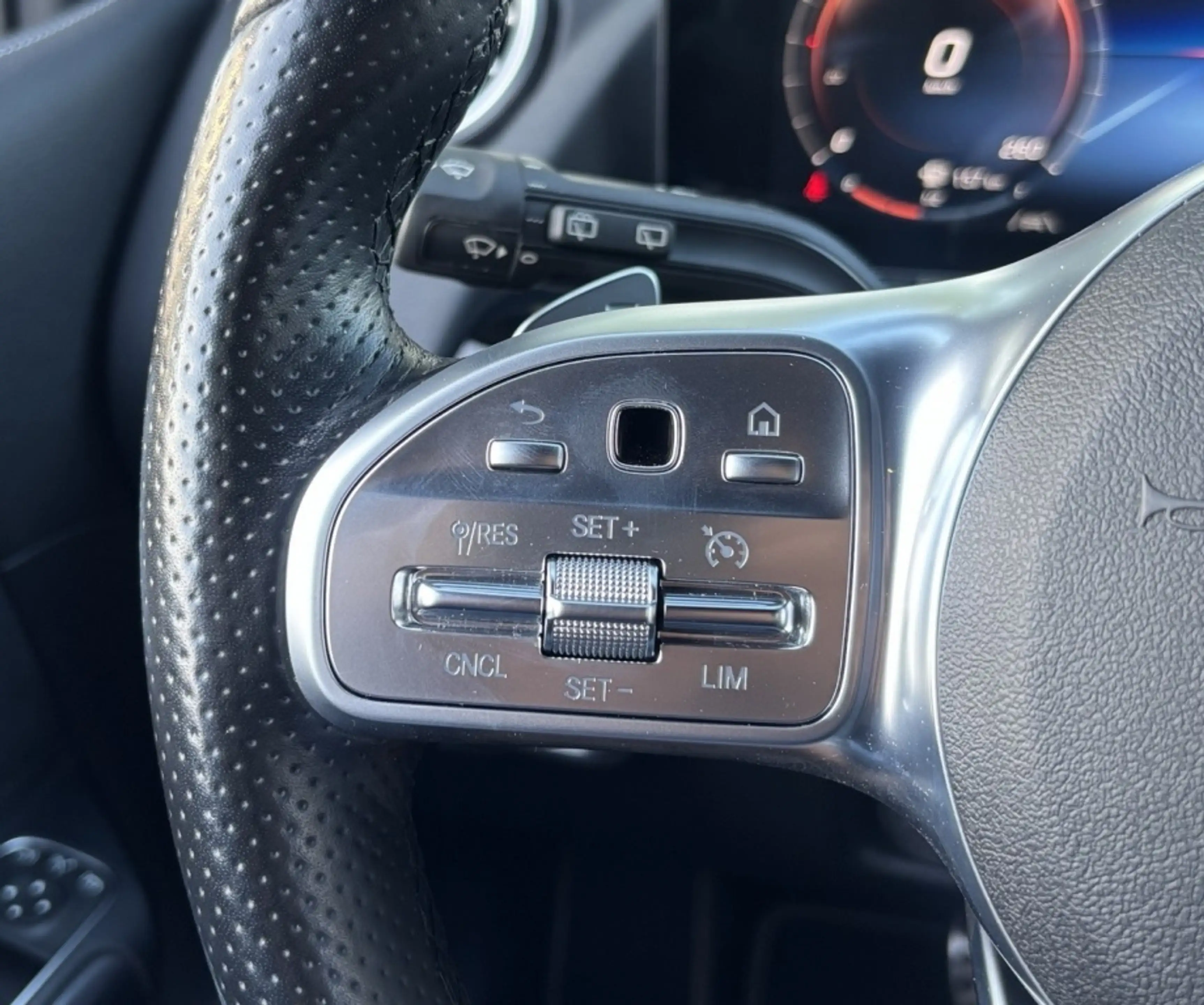 Mercedes-Benz B 250 250e AMG Line CAMERA / LED / DEALER O.H. — photo 22