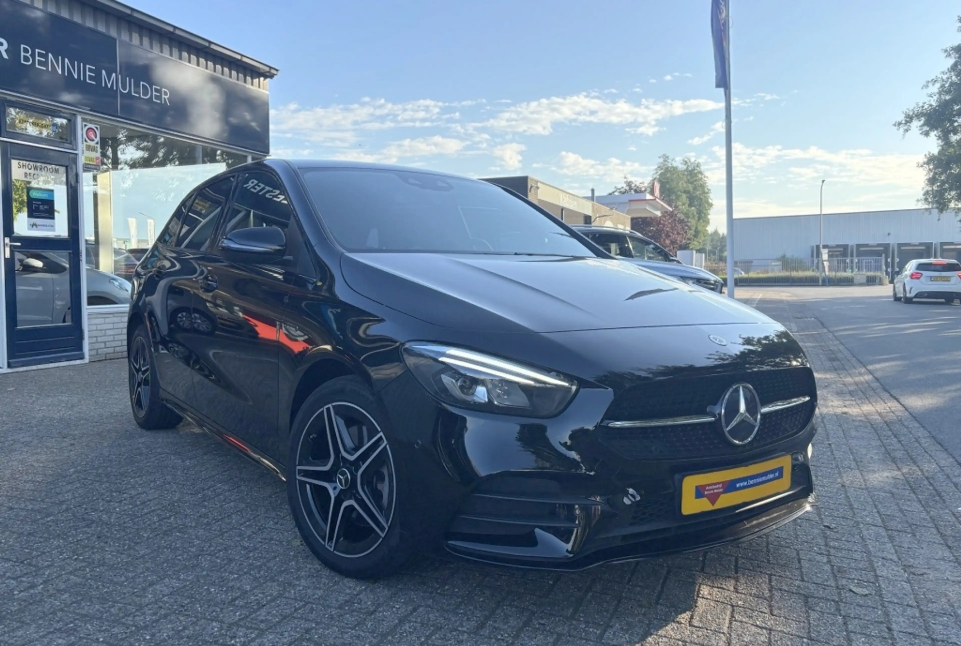 Mercedes-Benz B 250 250e AMG Line CAMERA / LED / DEALER O.H. — photo 2