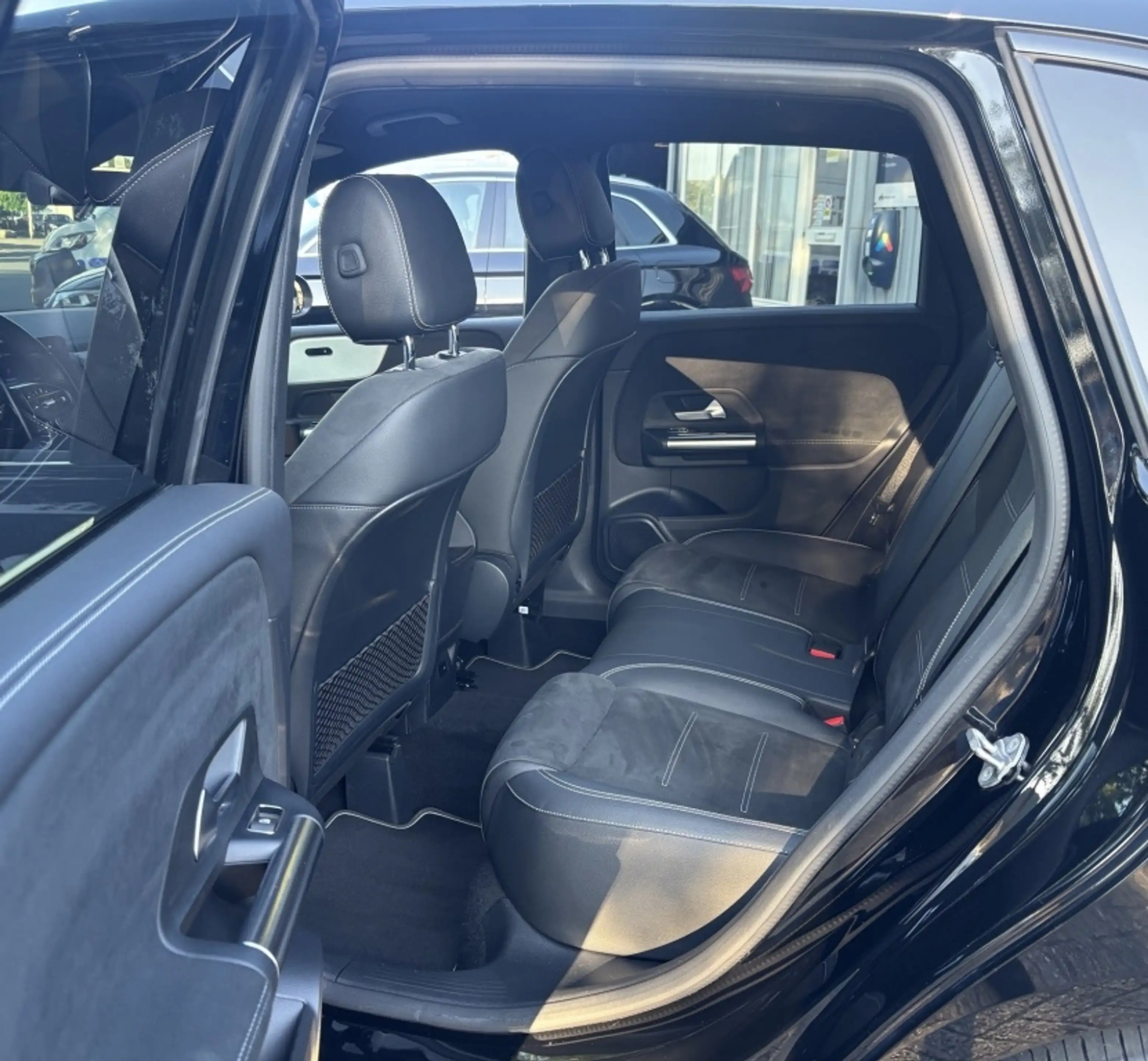 Mercedes-Benz B 250 250e AMG Line CAMERA / LED / DEALER O.H. — photo 11