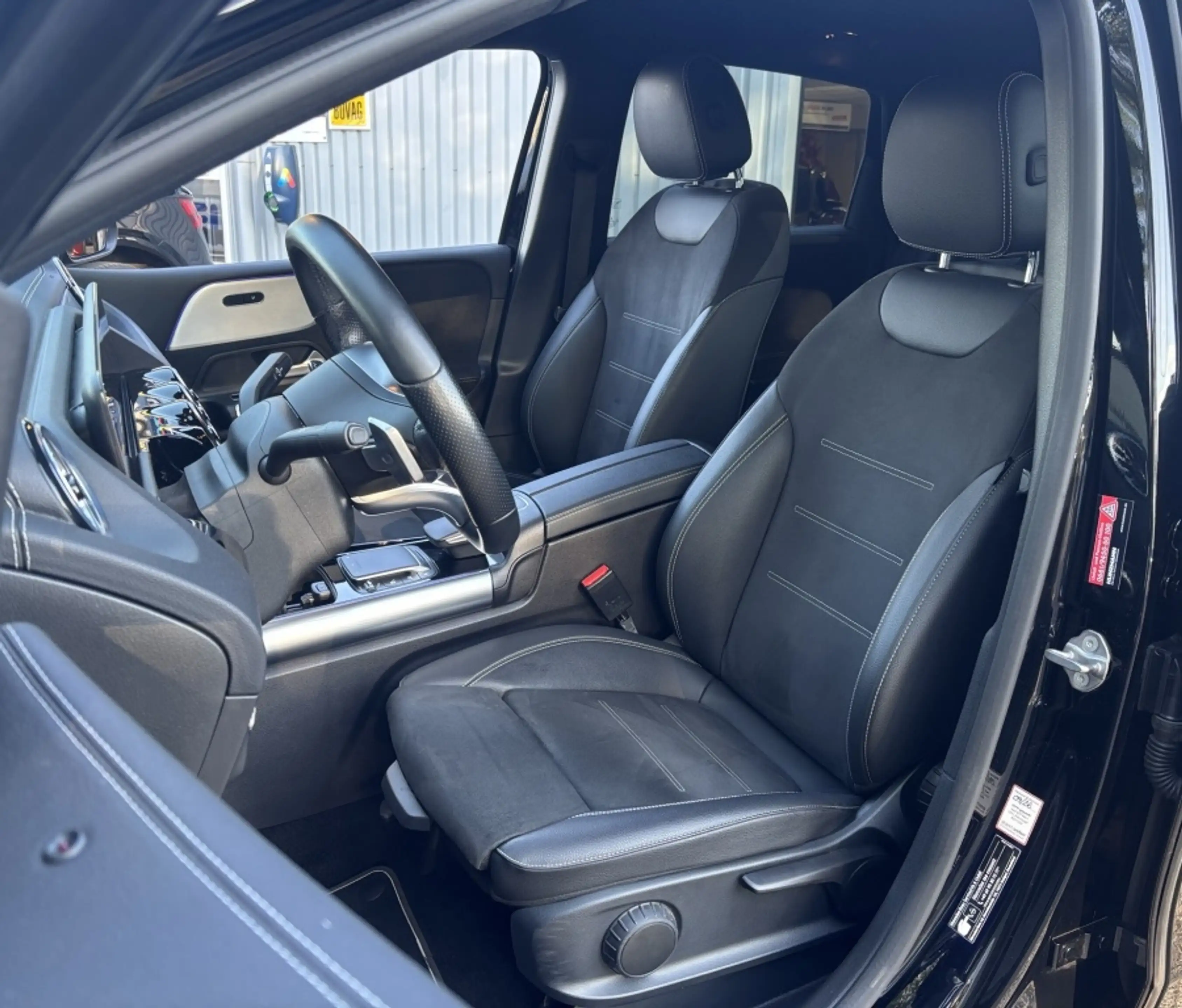 Mercedes-Benz B 250 250e AMG Line CAMERA / LED / DEALER O.H. — photo 10