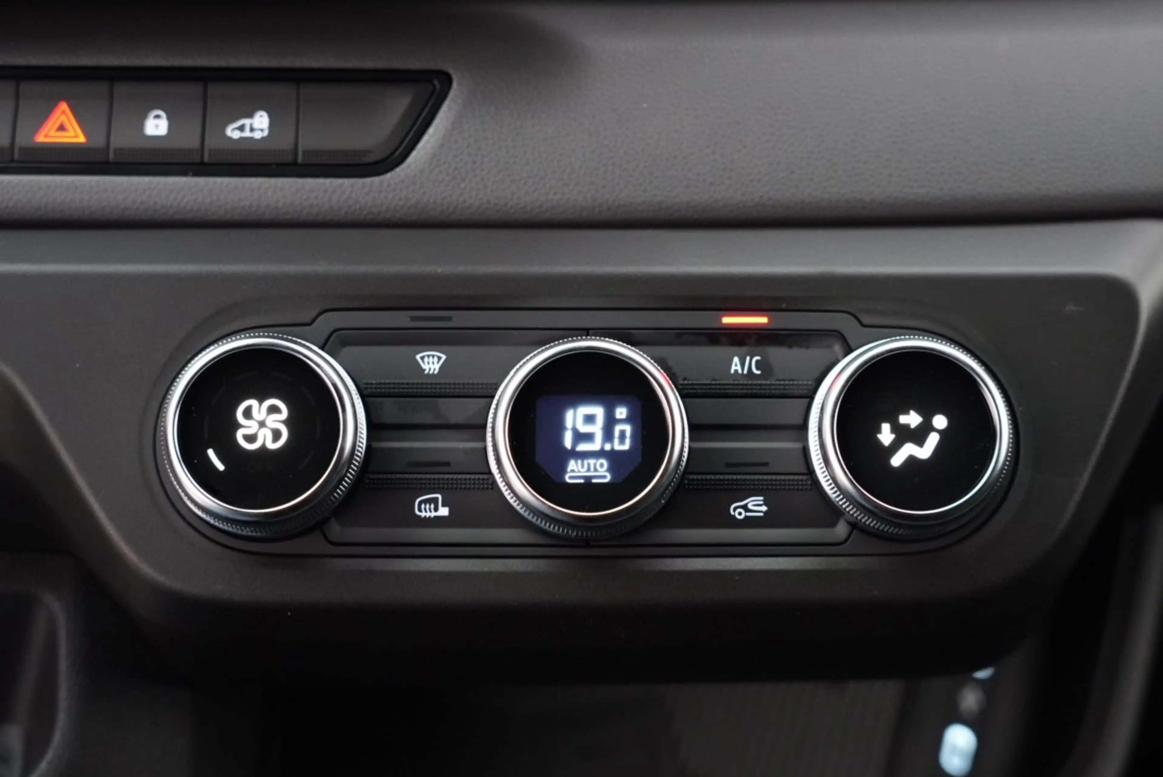 Renault Master Red Trucks L2H2 170 pk Automaat | CarPlay | Leder | Camera | Navi | Zetelverwarming — photo 19