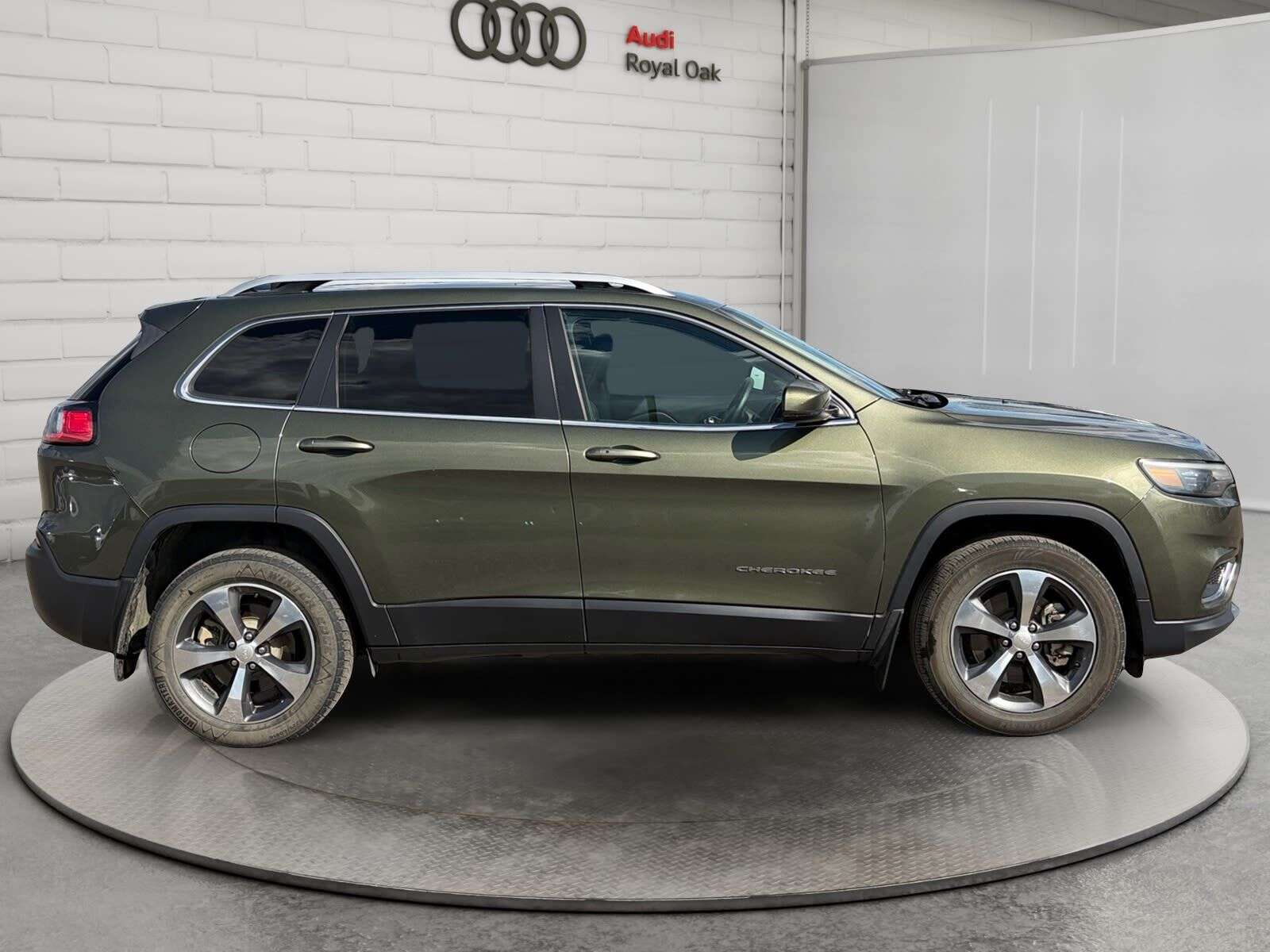 2019 Jeep Cherokee Limited | Clean CarFax | — снимка 1