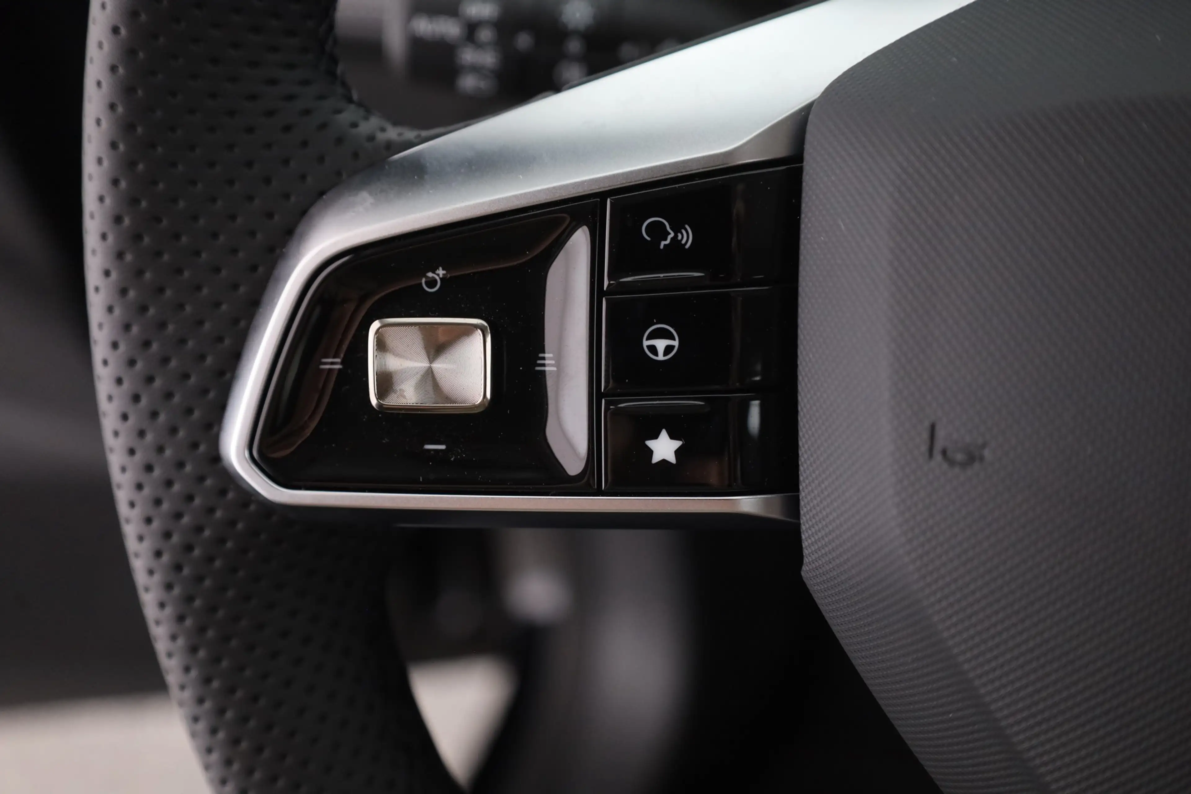 MG ZS 1.5 Hybrid Luxury Aut. LED ACC Navi 360° — photo 15