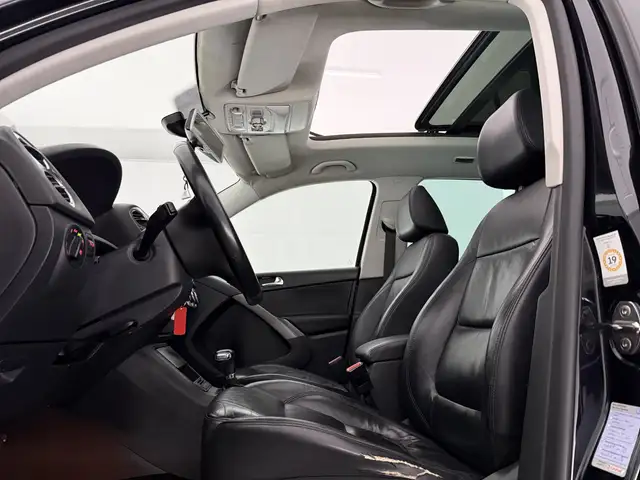 Volkswagen Tiguan view 4