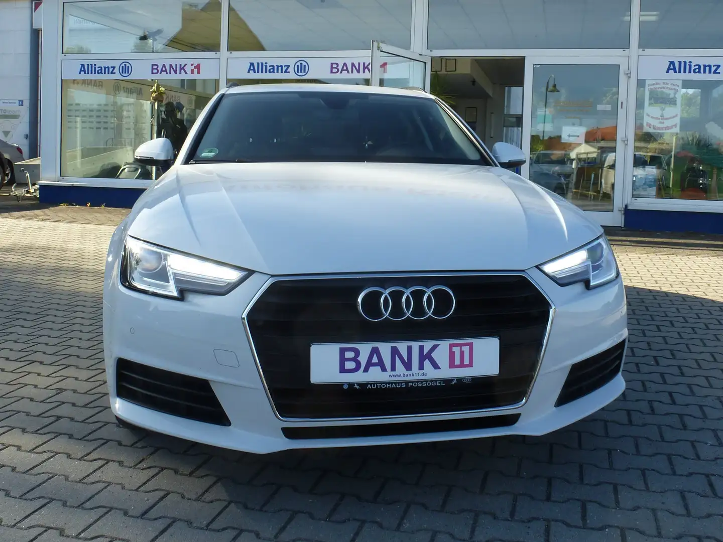 Audi A4 2.0 TDI Automaik /Navi /Xenon /Scheckeft. Weiß - 2