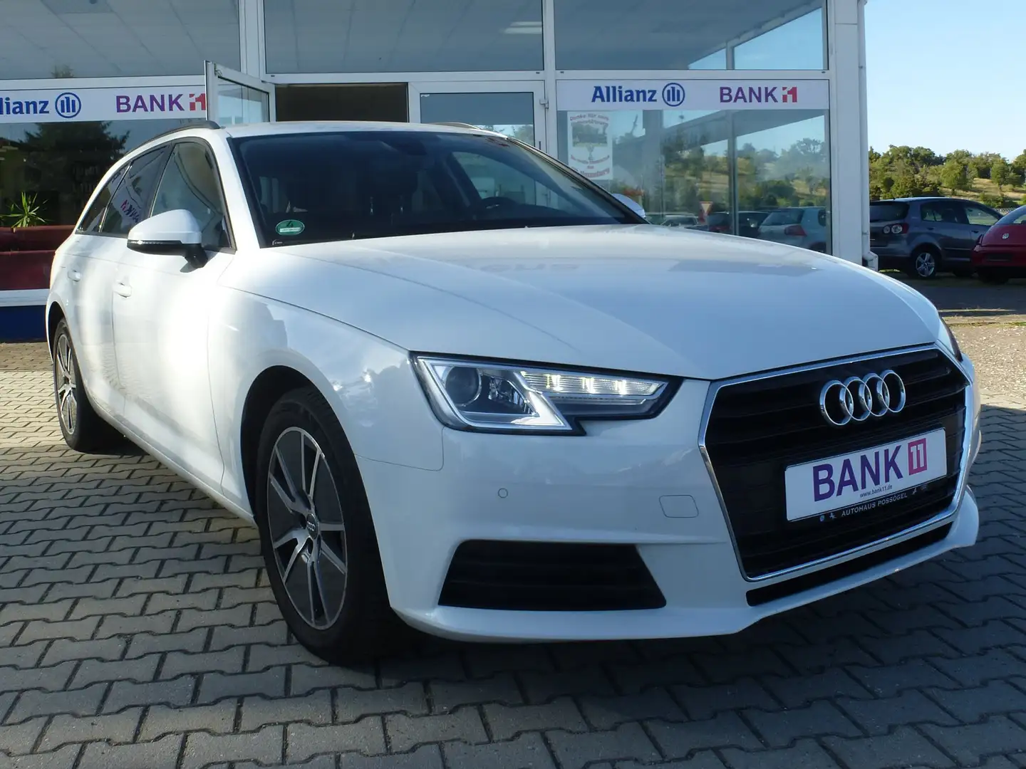 Audi A4 2.0 TDI Automaik /Navi /Xenon /Scheckeft. Weiß - 1