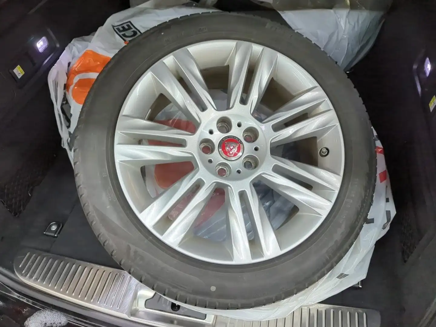 Jaguar XF Sportbrake S Facelift LED Navi 18" ACC VLeder Schwarz - 2