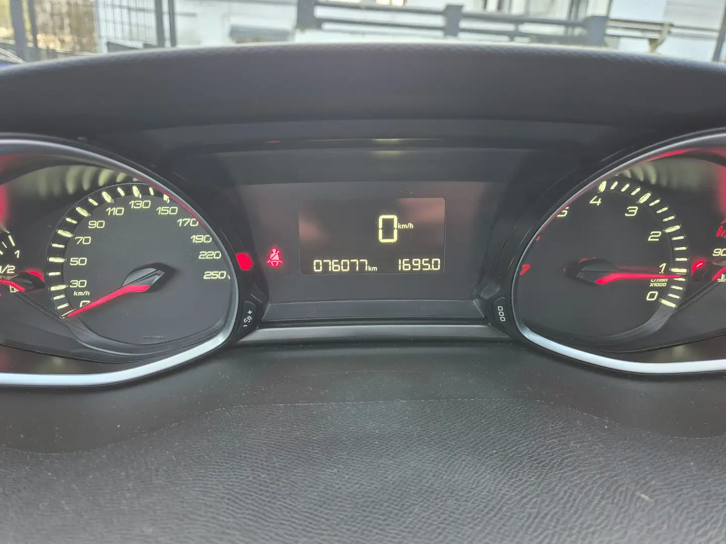 Peugeot 308 1.2 Active Rood - 2