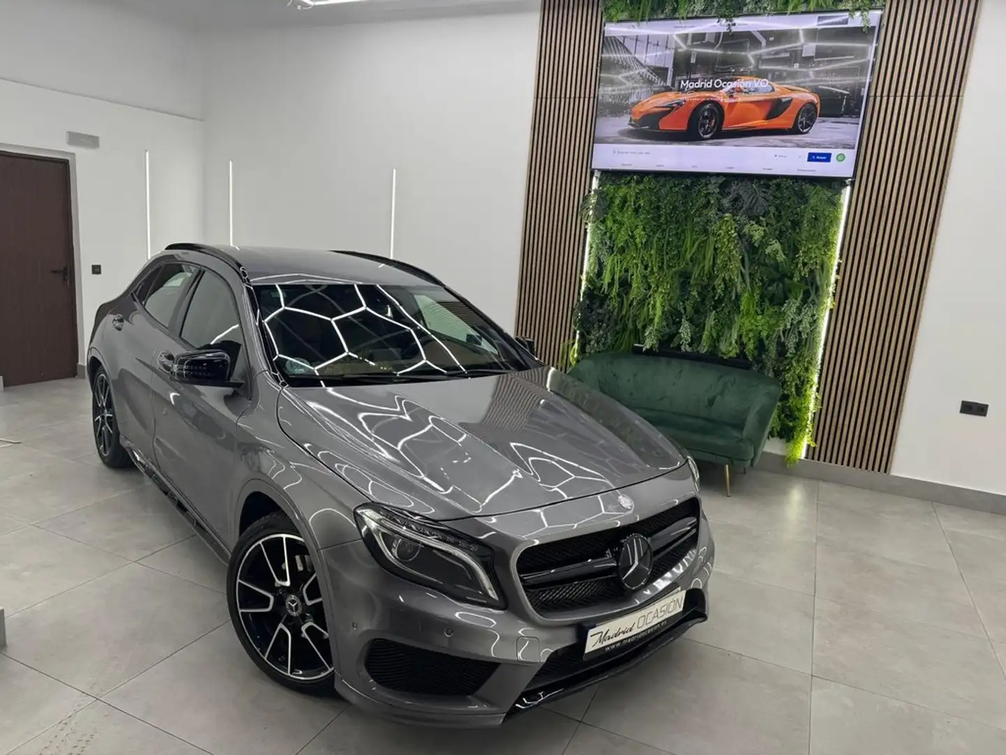 Mercedes-Benz GLA 220 220CDI AMG Line 7G-DCT Grau - 1