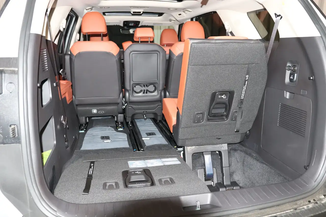 Kia Carnival photo Kia Carnival