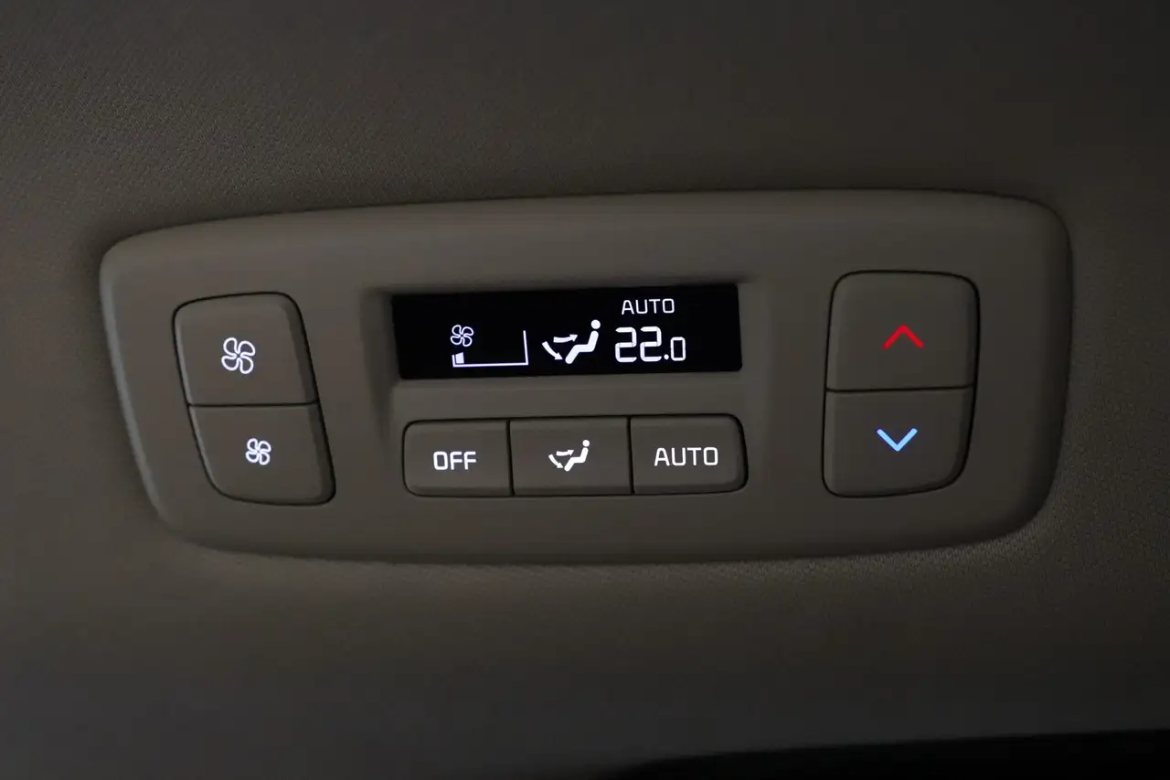 Kia Carnival photo Kia Carnival