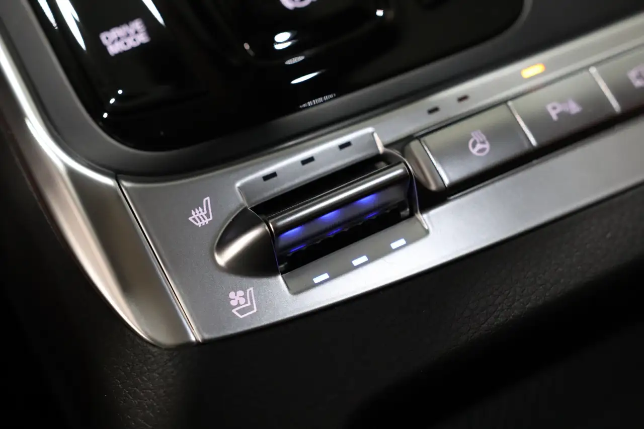 Kia Carnival photo Kia Carnival