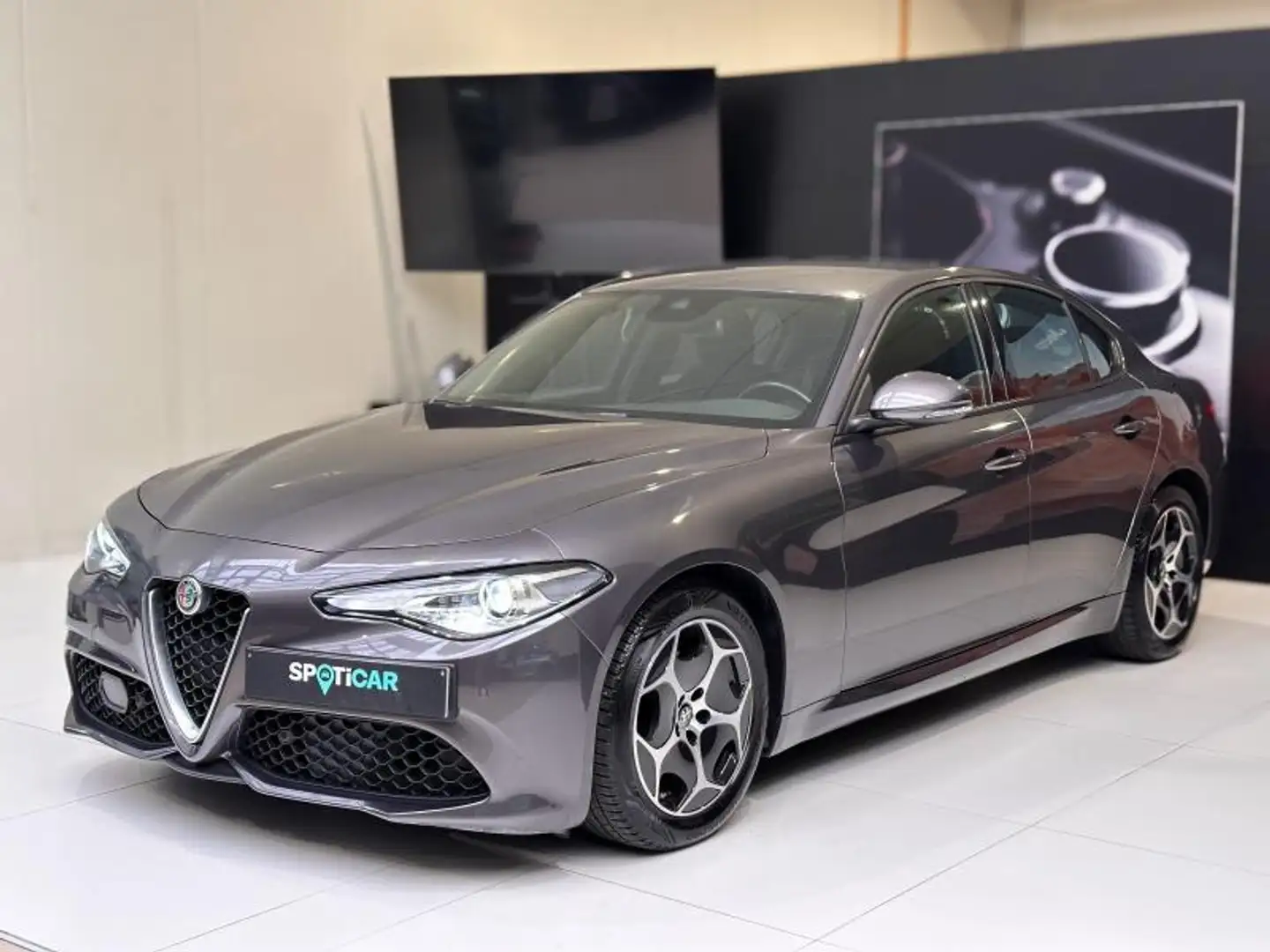 Alfa Romeo Giulia SUPER Gris - 1