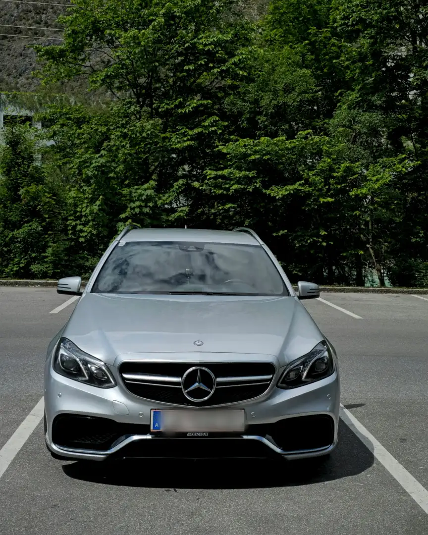Mercedes-Benz E 220 T BlueEfficiency Edition Grau - 1