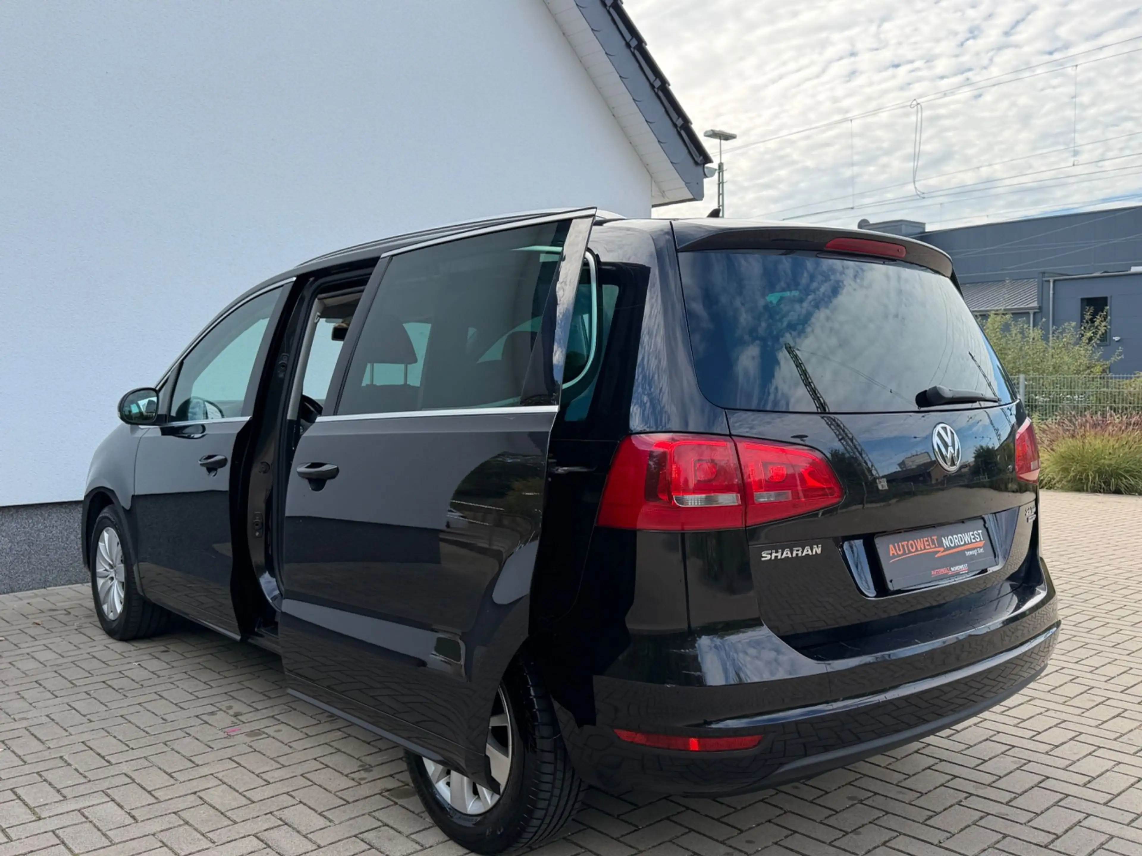 Volkswagen Sharan 2.0 TDI BMT Comfortline 7-Sitzer Navi Klima 1.Han — photo 6